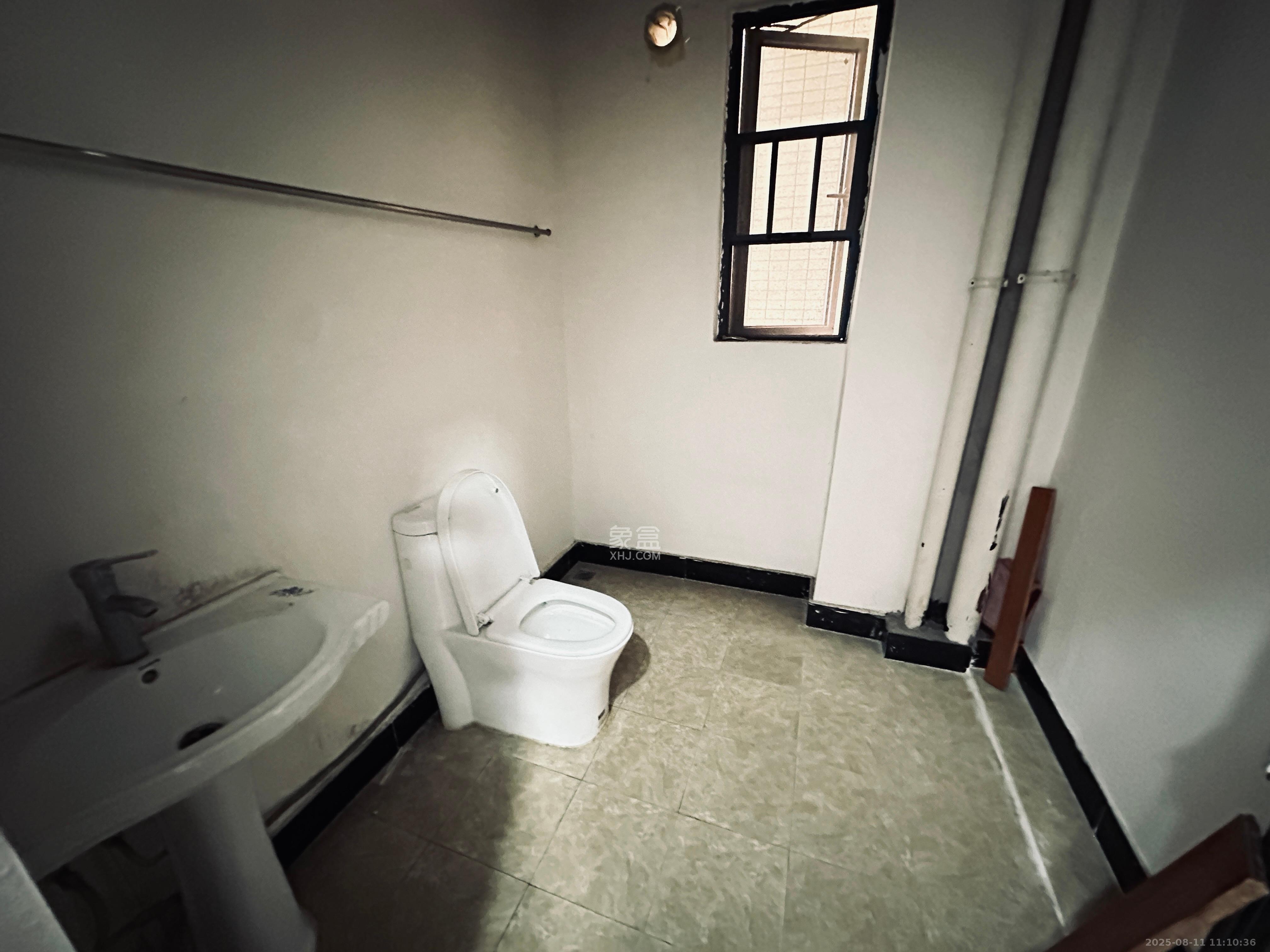 西山汇景一、二期 3室2厅2卫 3500.0元/月 西山汇景一、二期 3室2厅2卫 3500.0元/月室内图