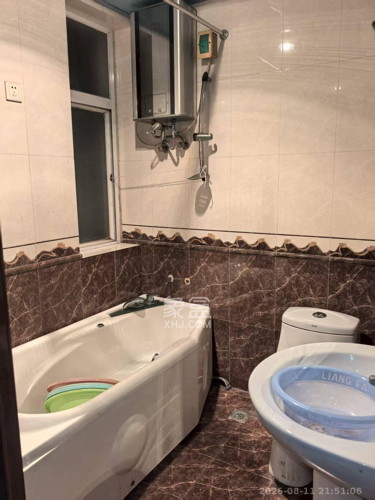 山水人家三期 3室2厅2卫 1800.0元/月 山水人家三期 3室2厅2卫 1800.0元/月室内图