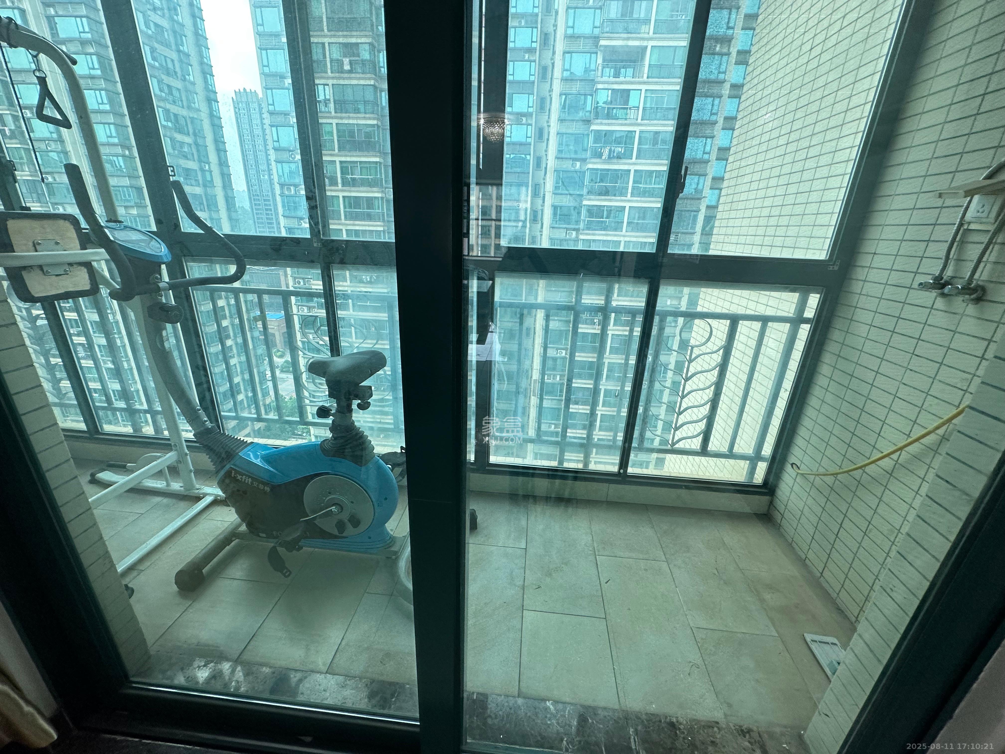 恒大华府  3室2厅2卫    3400.0元/月 恒大华府  3室2厅2卫    3400.0元/月室内图