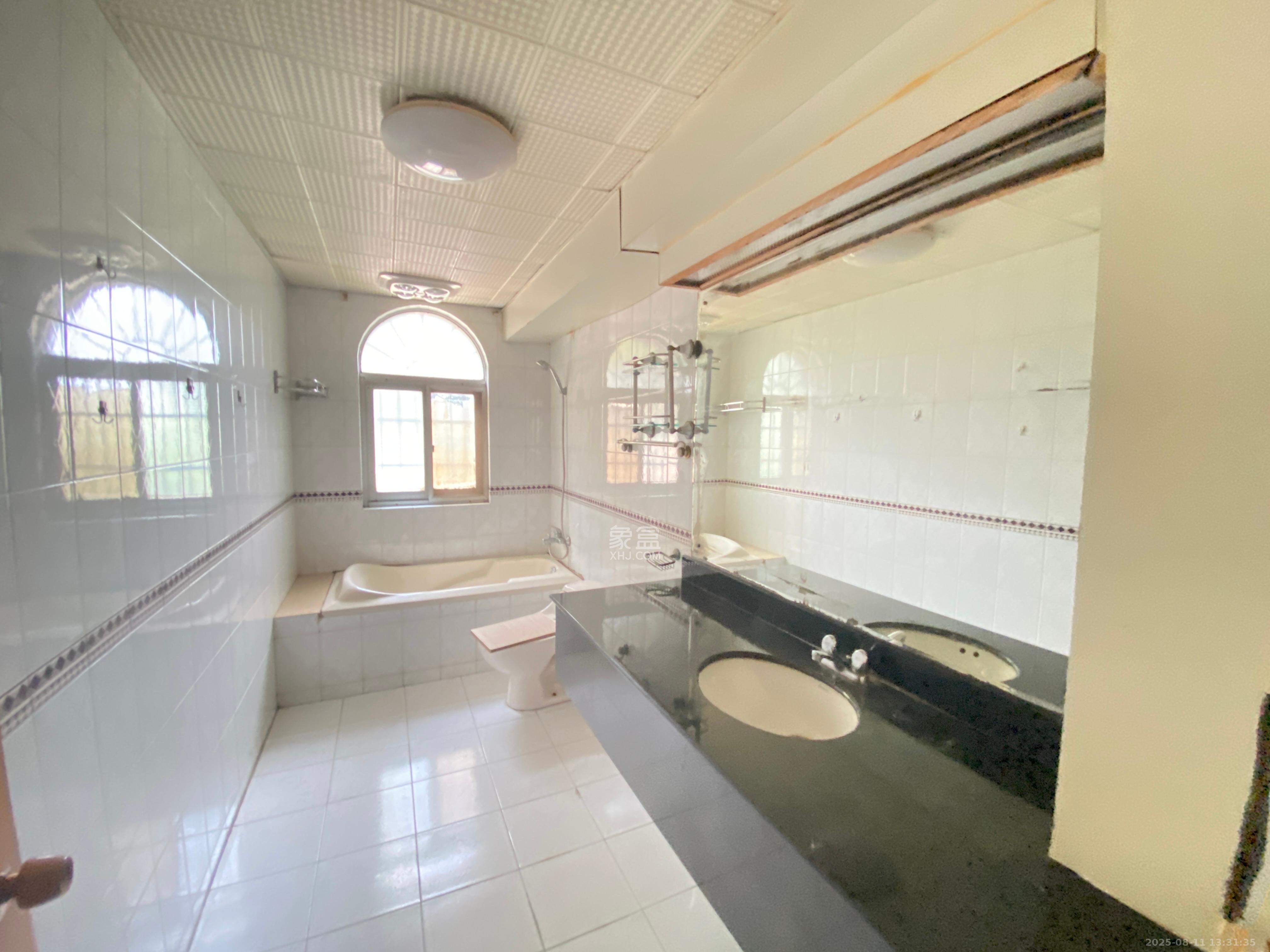 福乐名园  4室2厅2卫    3000.0元/月室内图