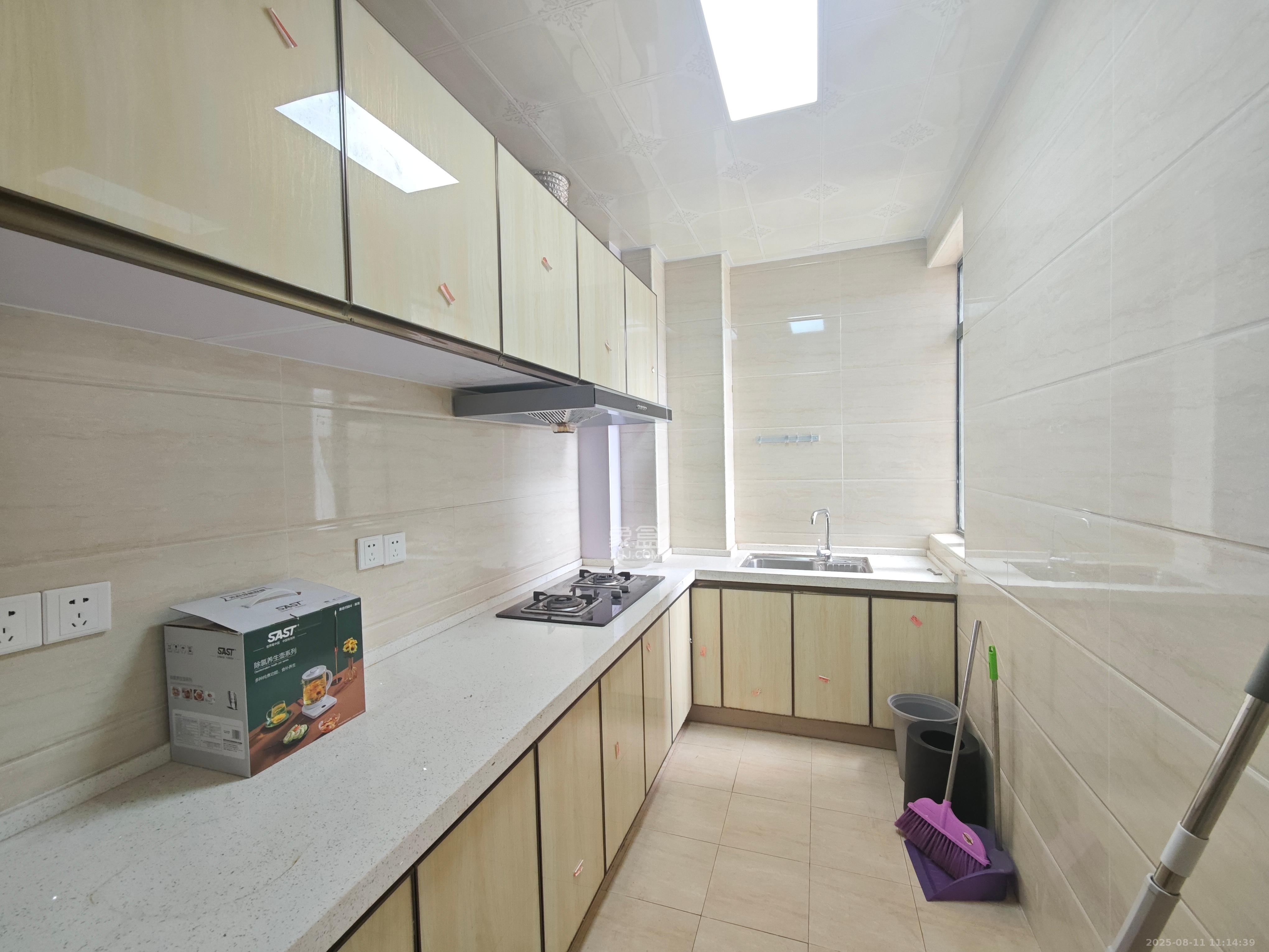 剑桥名门  2室2厅1卫    2000.0元/月 剑桥名门  2室2厅1卫    2000.0元/月室内图