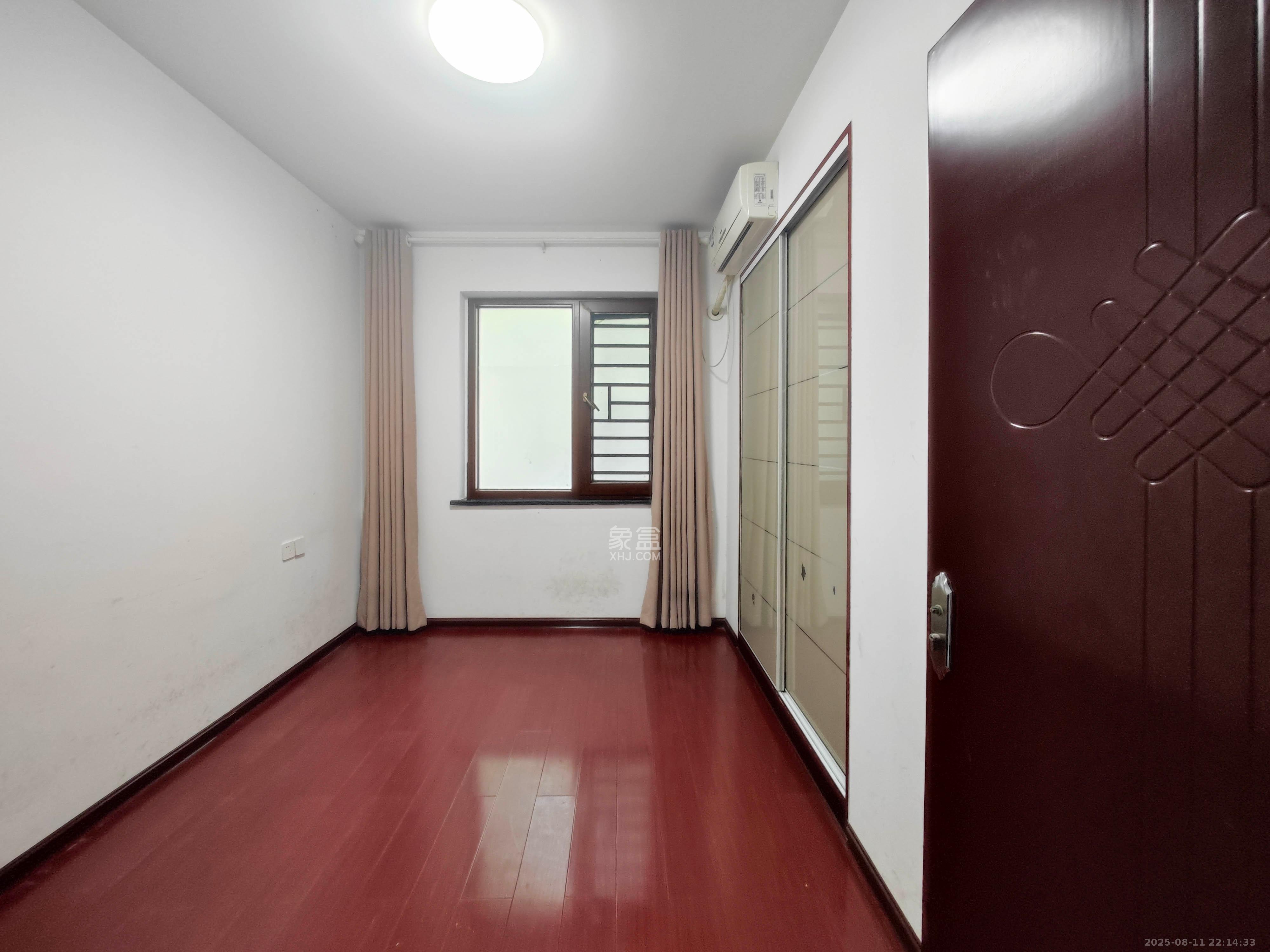 华盛世纪新城 4室2厅1卫 95.0万 华盛世纪新城 4室2厅1卫 95.0万卧室