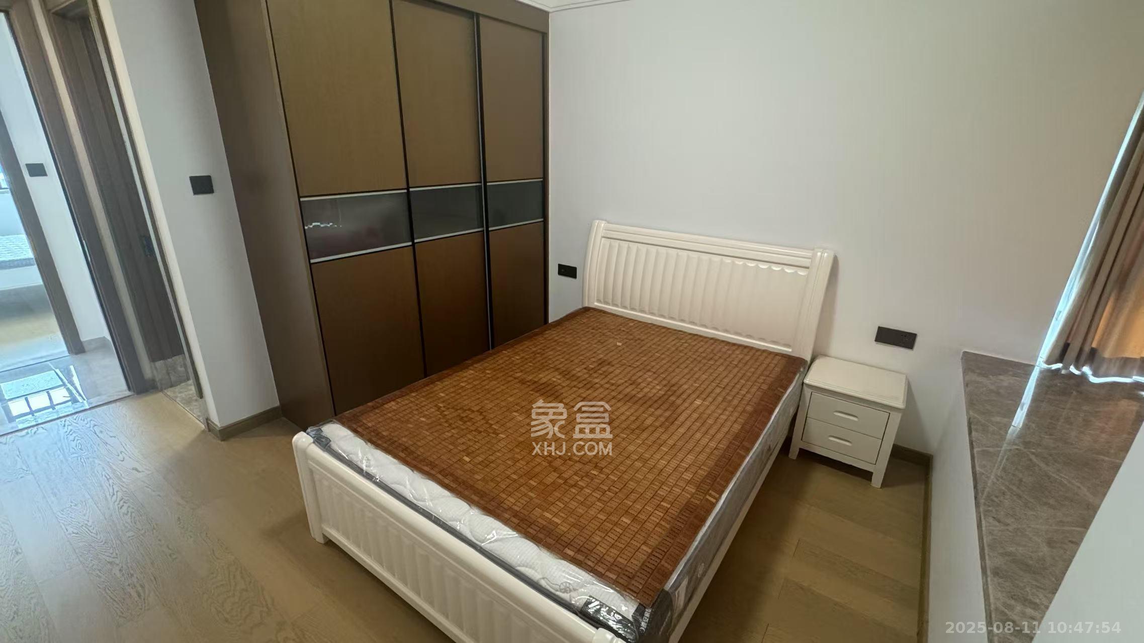 长房云西府一期  3室2厅2卫   3300.00元/月