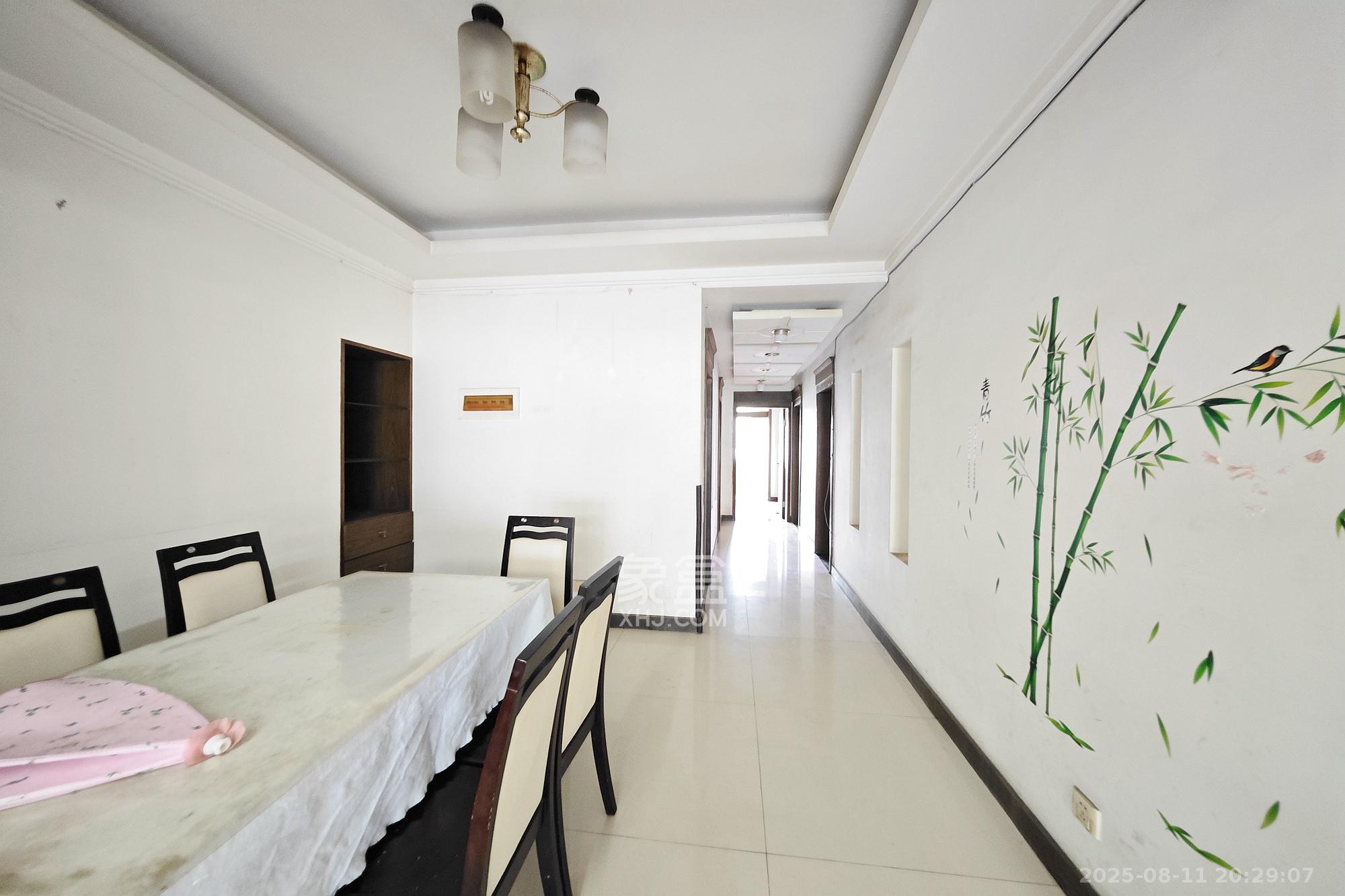 鑫天佳园  3室2厅2卫    79.0万 鑫天佳园  3室2厅2卫    79.0万客厅