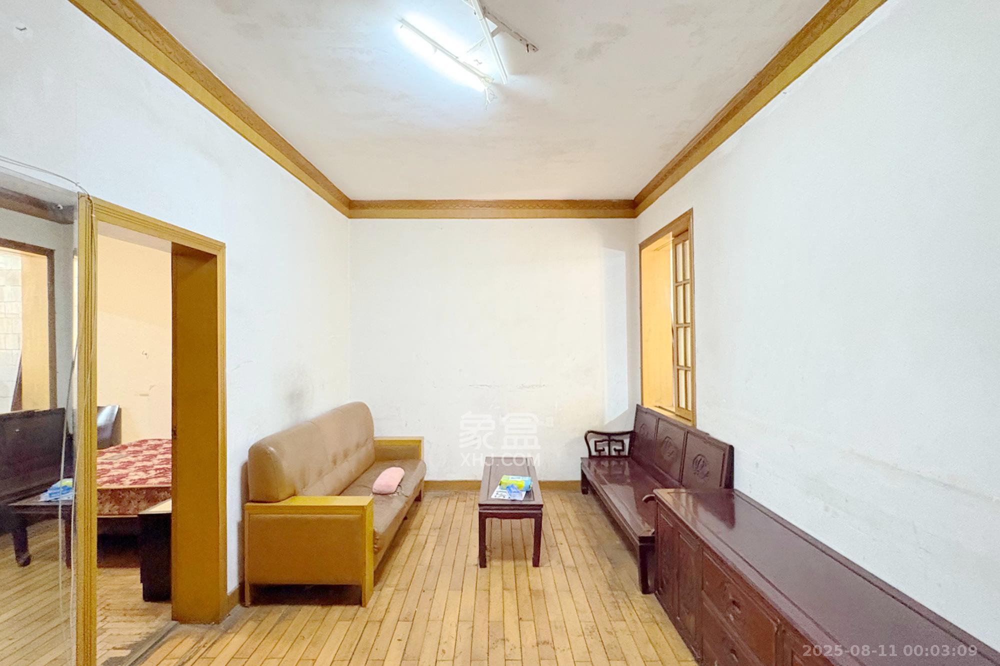 乔庄社区  4室1厅1卫    49.0万客厅