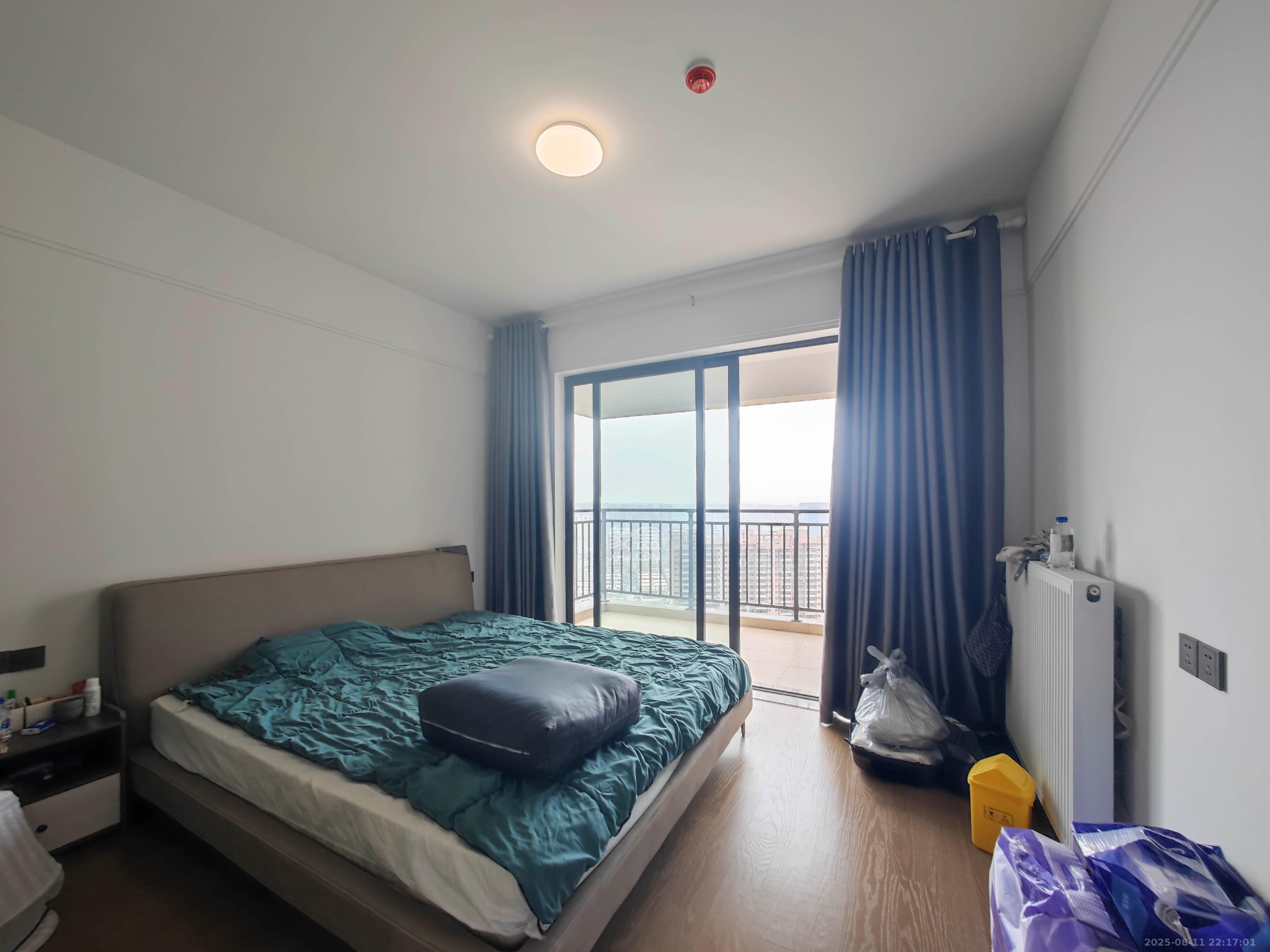 长房星城天地  4室2厅2卫    218.0万 长房星城天地  4室2厅2卫    218.0万卧室