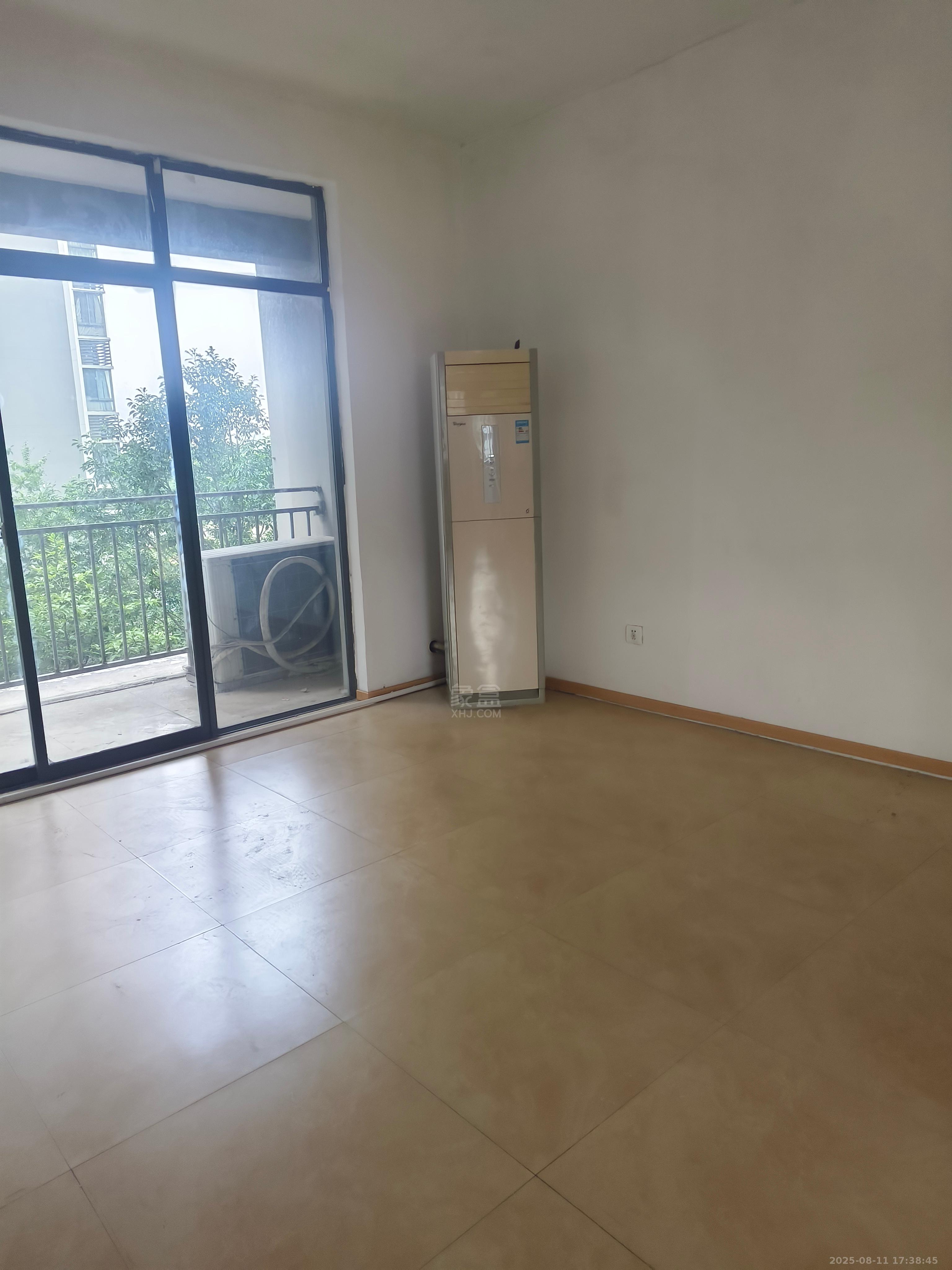 近水楼台 3室2厅2卫 1500.0元/月 近水楼台 3室2厅2卫 1500.0元/月室内图