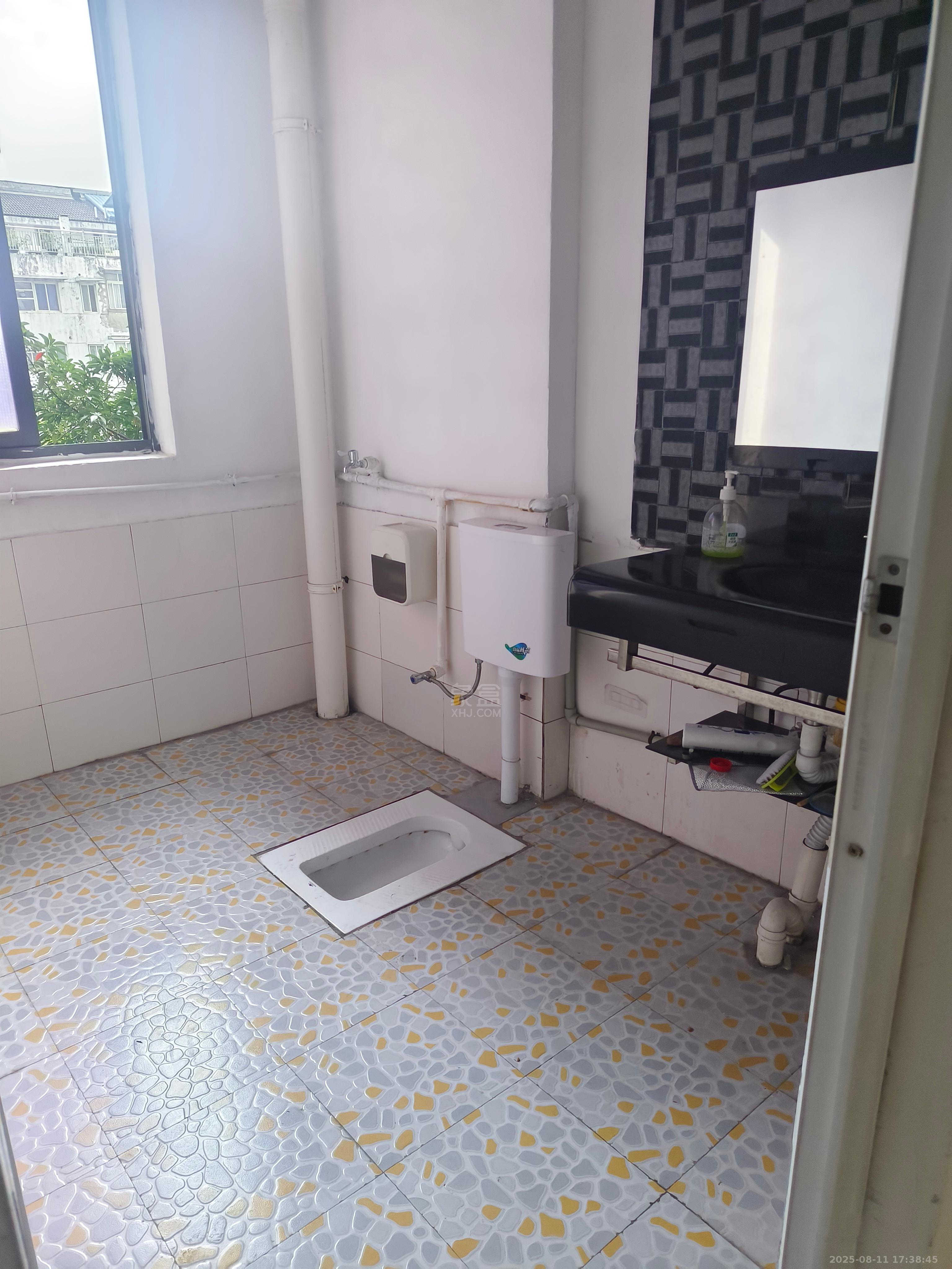 近水楼台 3室2厅2卫 1500.0元/月 近水楼台 3室2厅2卫 1500.0元/月室内图