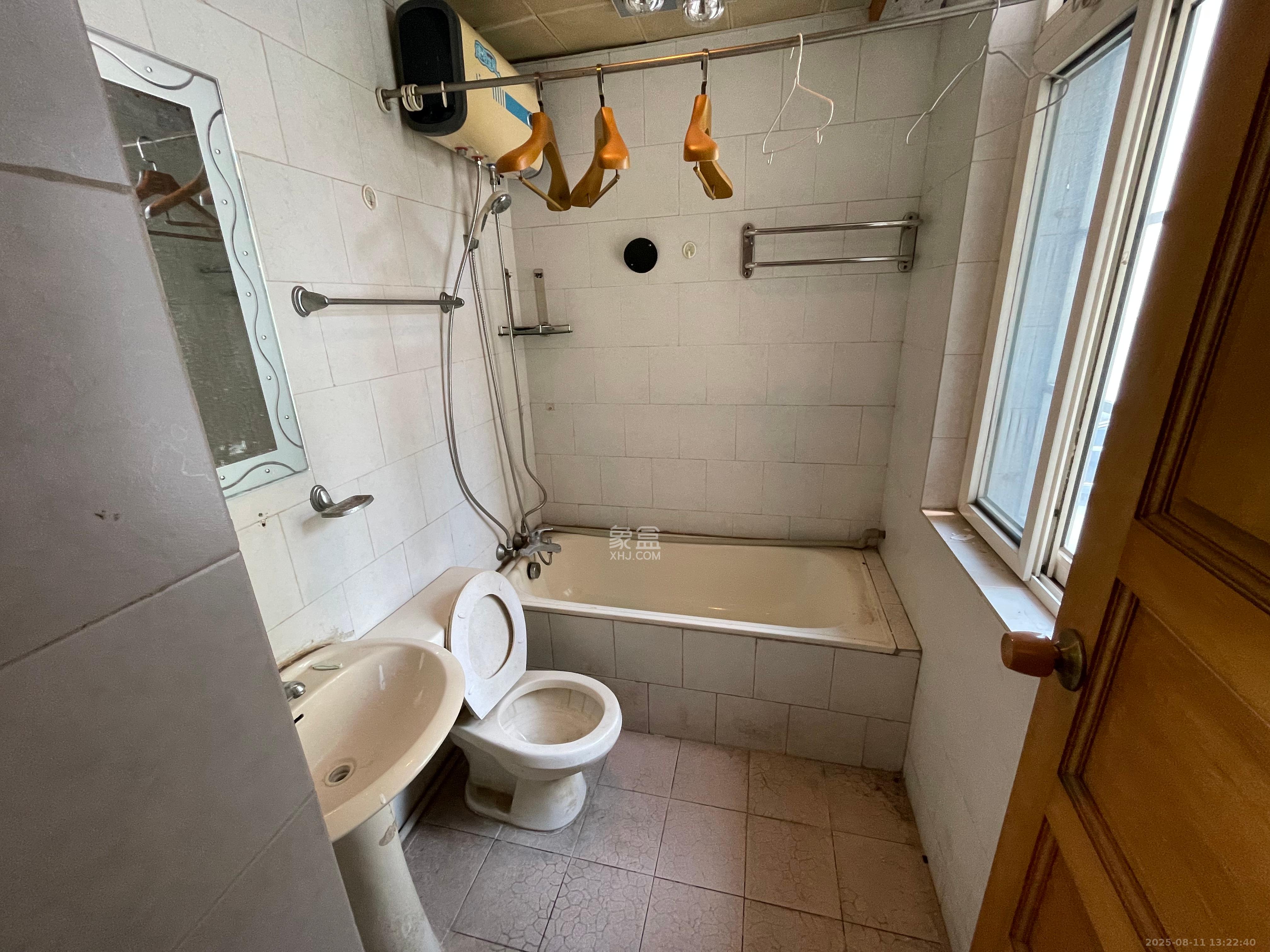 平和堂生活小区  4室2厅2卫    2800.0元/月 平和堂生活小区  4室2厅2卫    2800.0元/月室内图