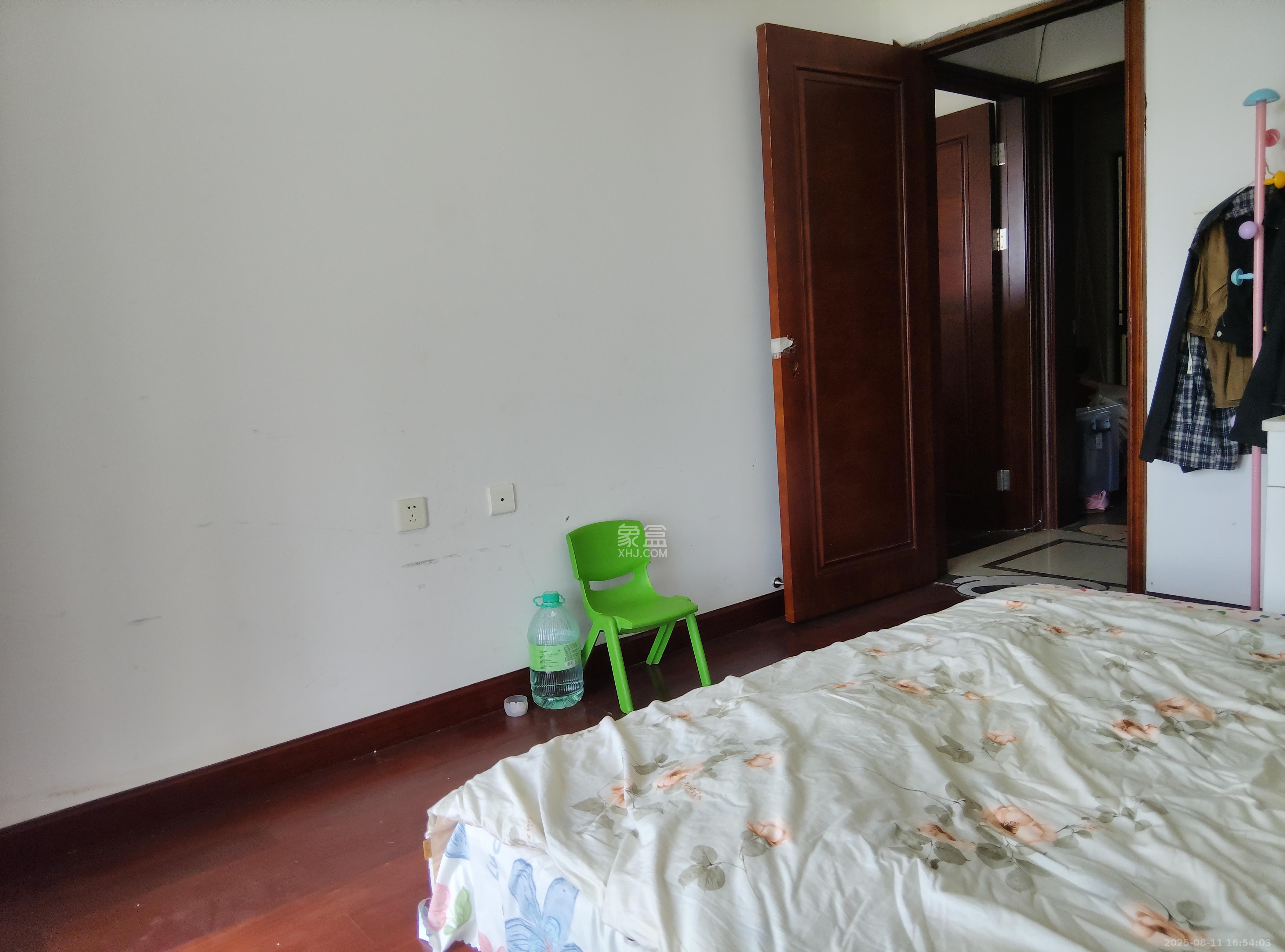 中海国际三期  3室2厅2卫    2300.0元/月 中海国际三期  3室2厅2卫    2300.0元/月室内图