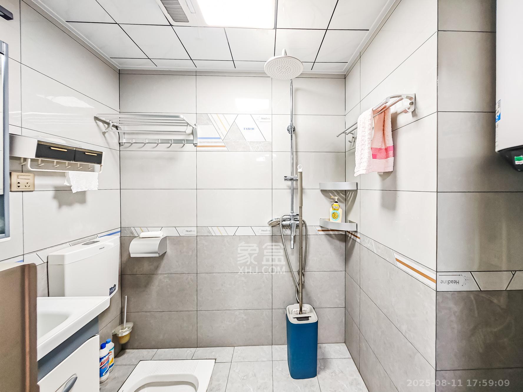 钱隆世家  2室2厅1卫    68.0万卫生间