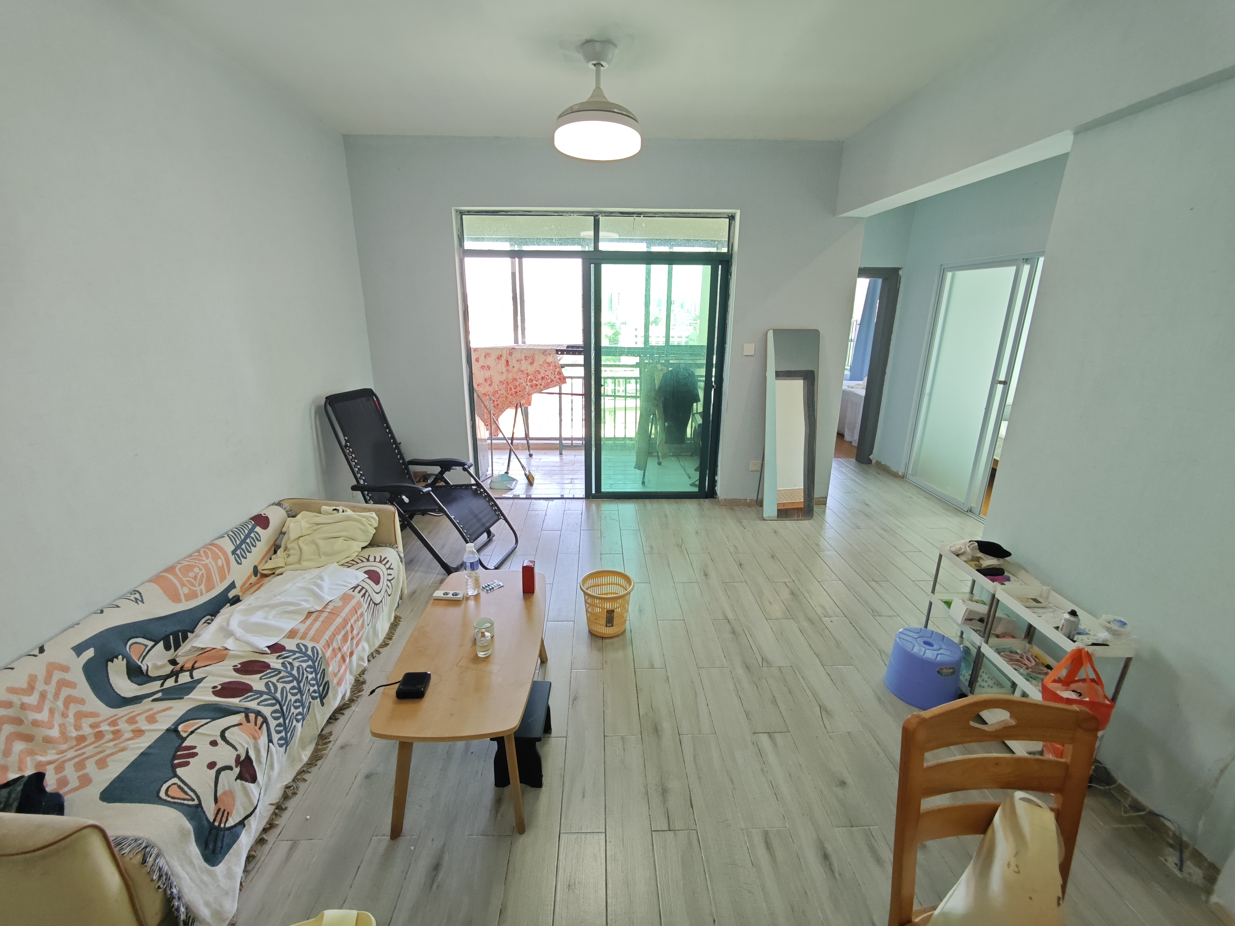 景观花园  3室2厅1卫   2000.00元/月室内图