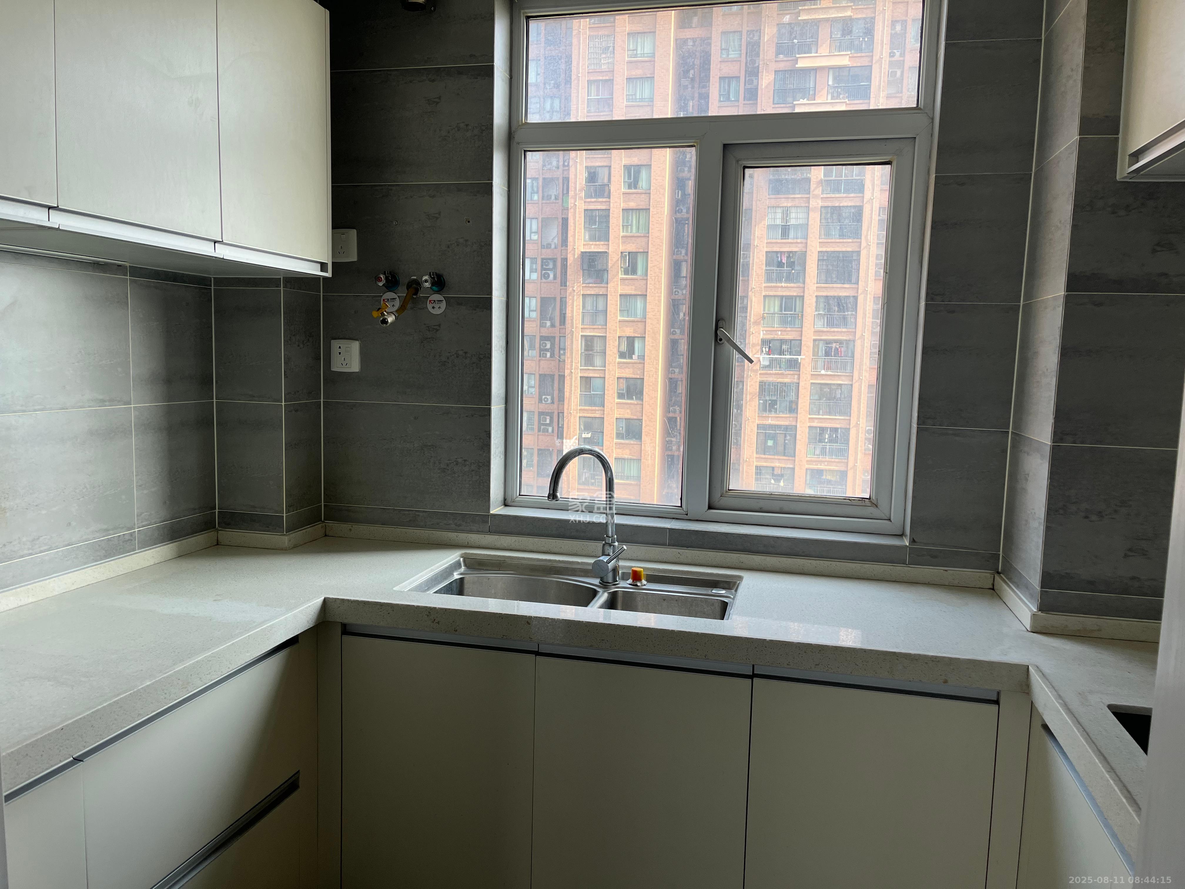 三一街区  4室2厅2卫    1800.0元/月 三一街区  4室2厅2卫    1800.0元/月室内图