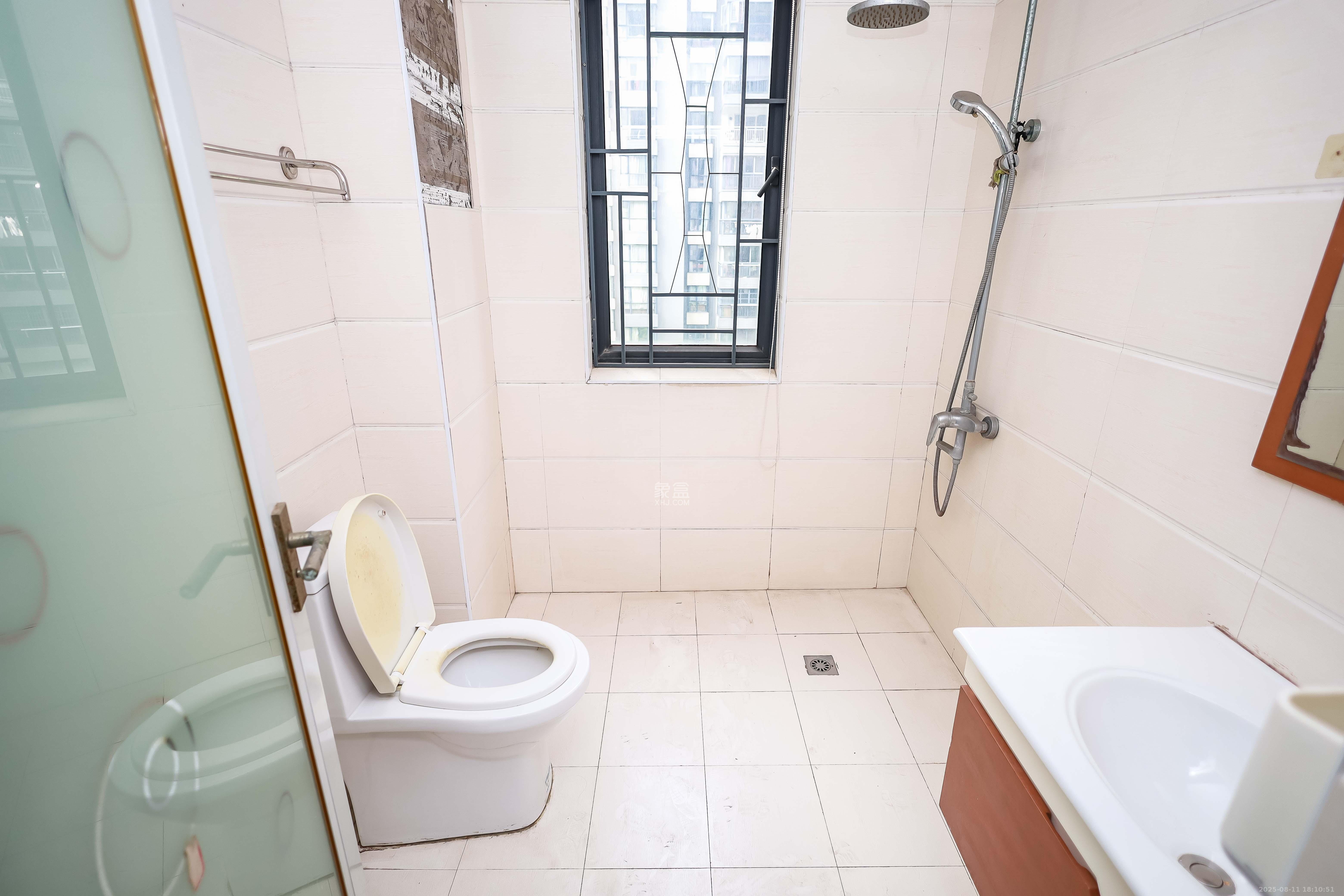 莱茵城  3室2厅2卫    108.0万 莱茵城  3室2厅2卫    108.0万卫生间