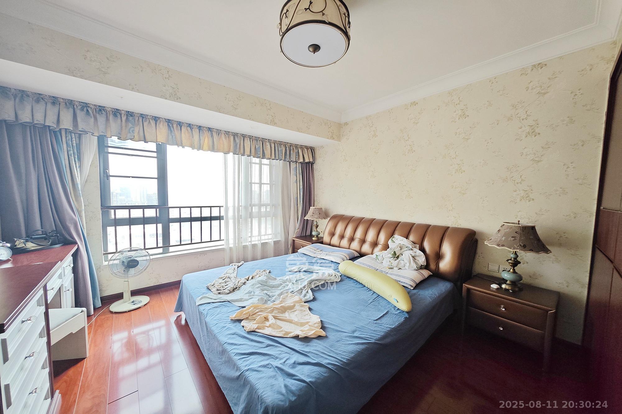 万博汇  3室2厅2卫    188.0万 万博汇  3室2厅2卫    188.0万卧室