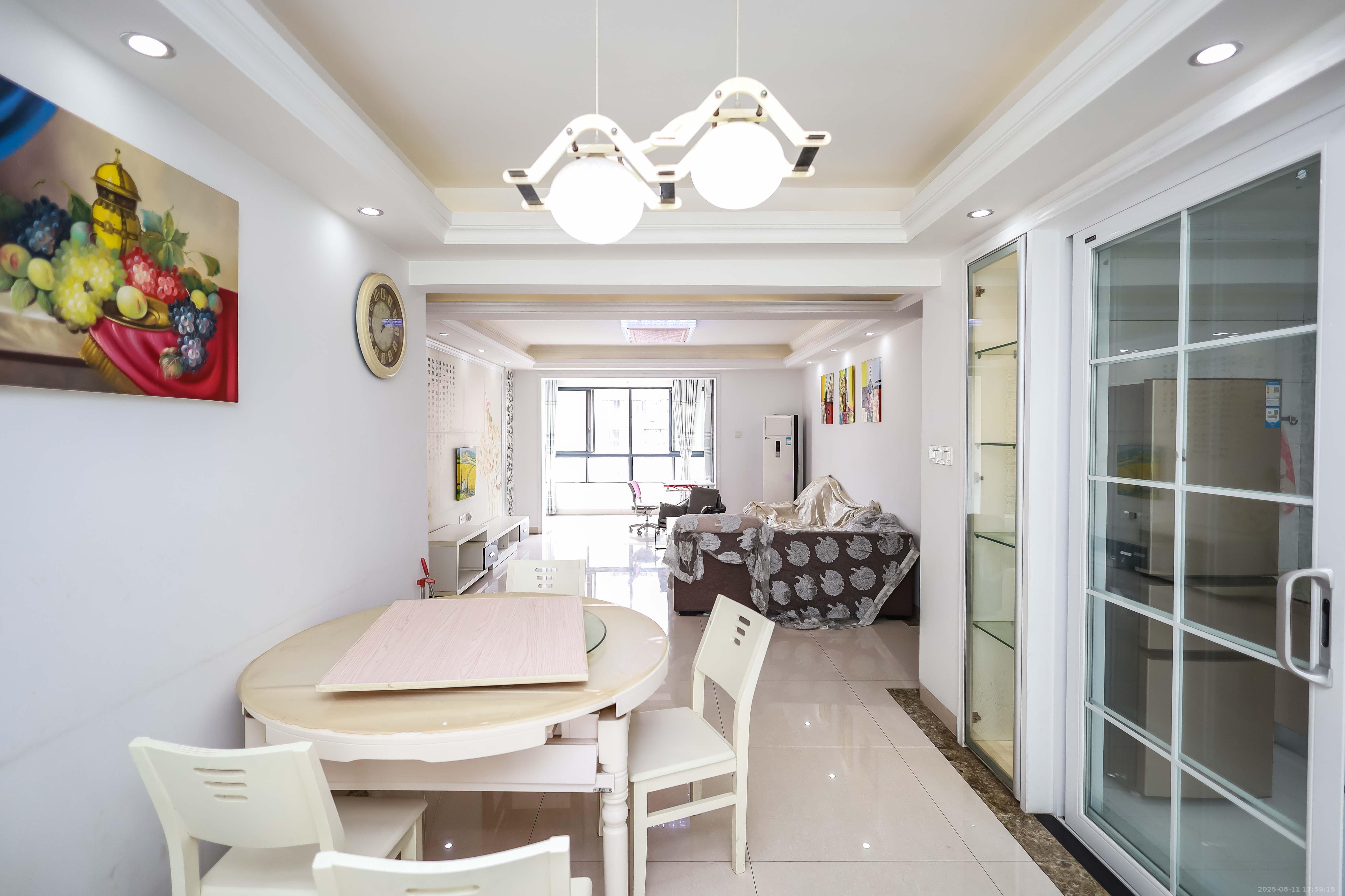 长房时代城  4室2厅2卫    165.0万客厅