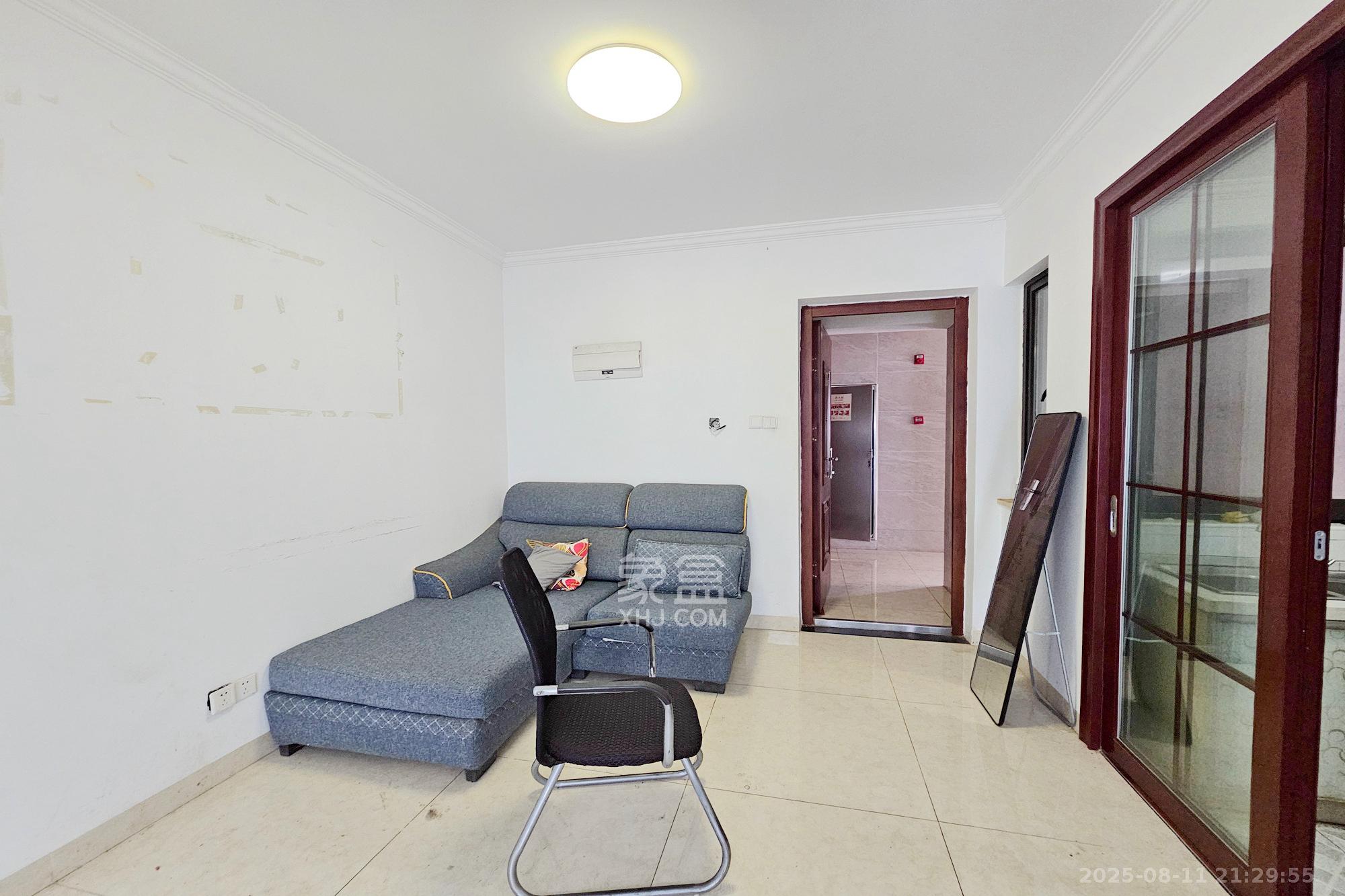 明昇壹城(明昇时代广场)一期 3室2厅1卫 130.0万 明昇壹城(明昇时代广场)一期 3室2厅1卫 130.0万客厅