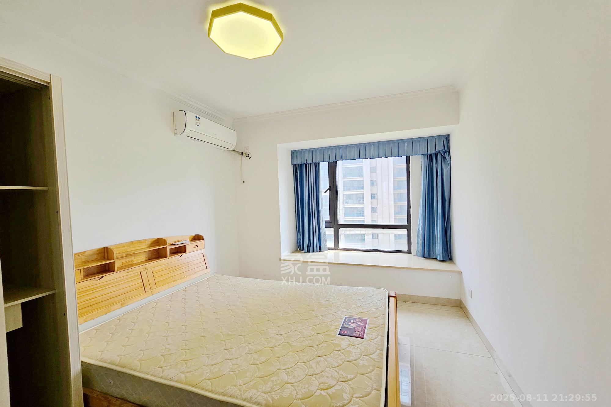 明昇壹城(明昇时代广场)一期 3室2厅1卫 130.0万 明昇壹城(明昇时代广场)一期 3室2厅1卫 130.0万卧室