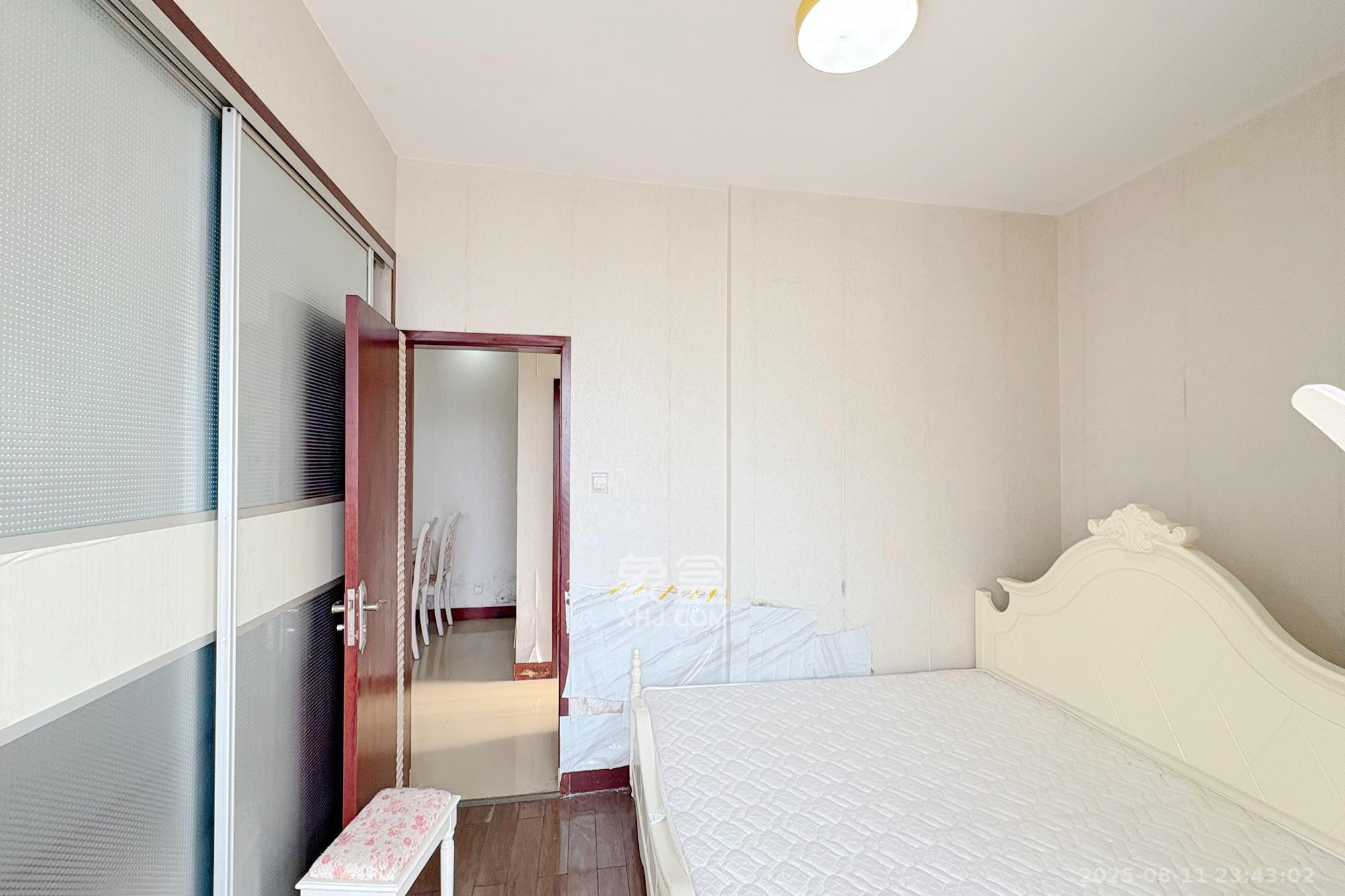 新楚天扶华庭  2室1厅1卫    68.0万卧室