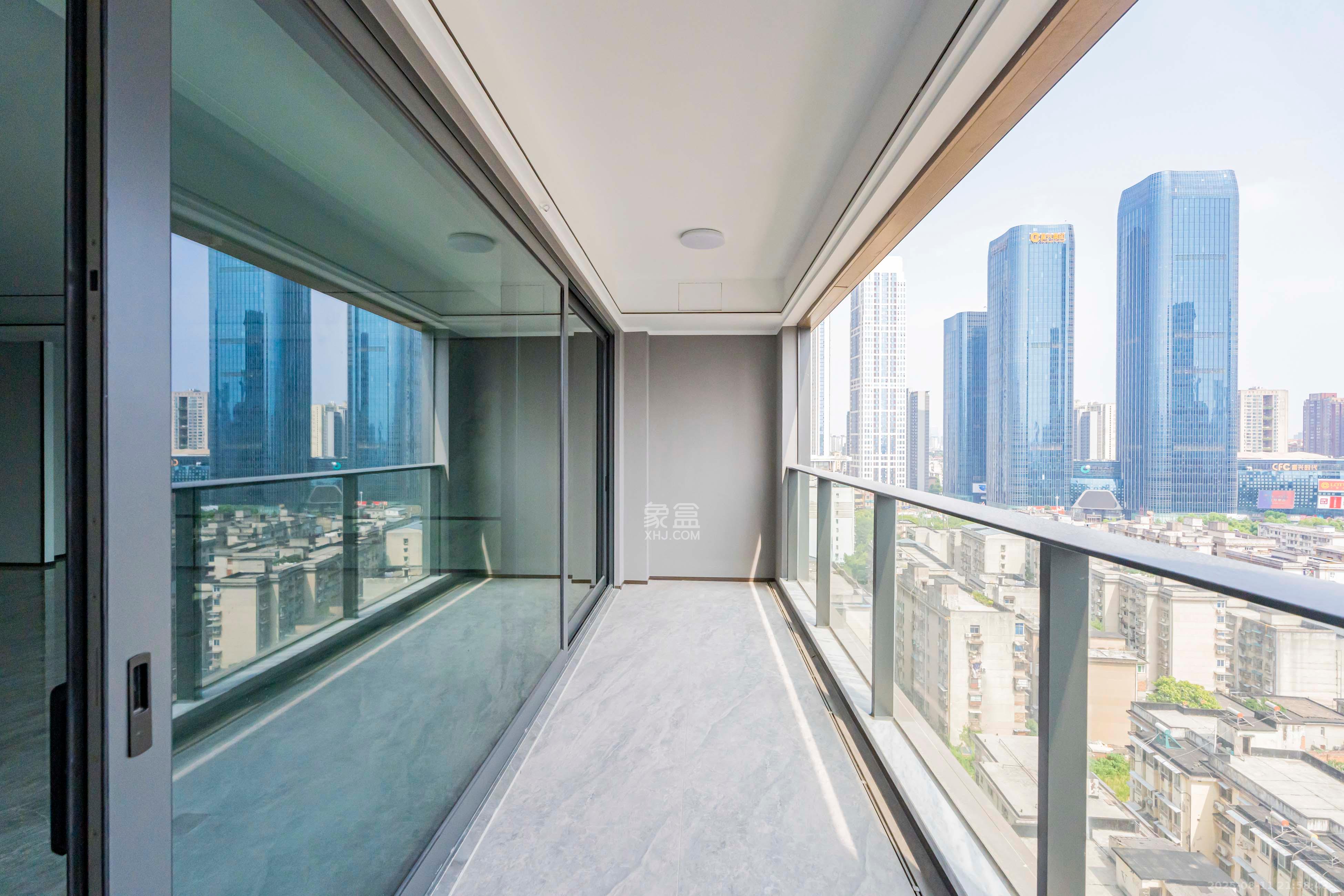 建发养云  4室2厅3卫   580.00万阳台