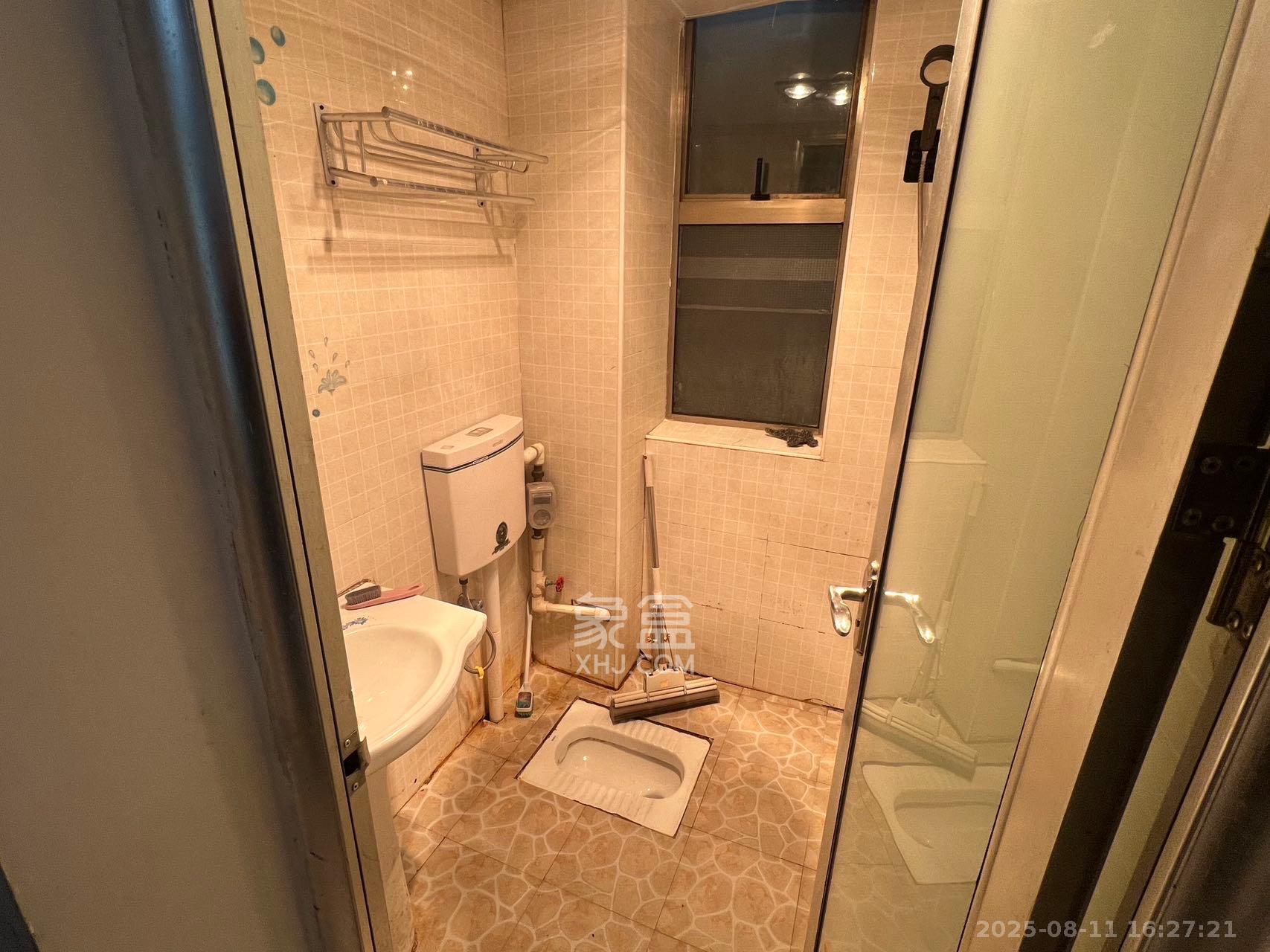 岳泰理想城 1室2厅1卫 2300.0元/月 岳泰理想城 1室2厅1卫 2300.0元/月室内图