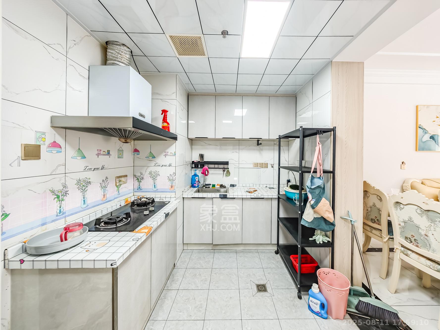 钱隆世家  2室2厅1卫    68.0万厨房