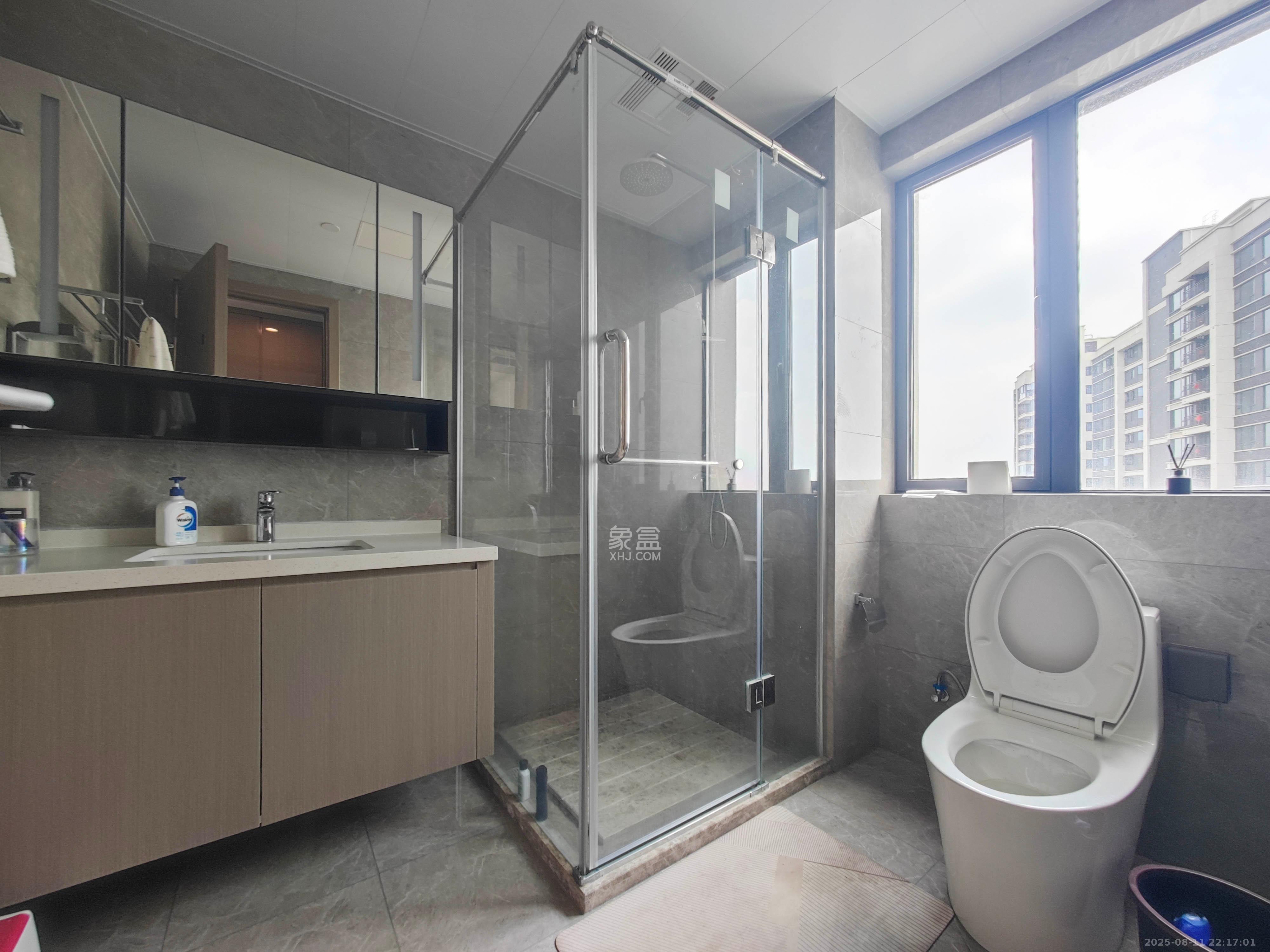 长房星城天地  4室2厅2卫    218.0万 长房星城天地  4室2厅2卫    218.0万卫生间