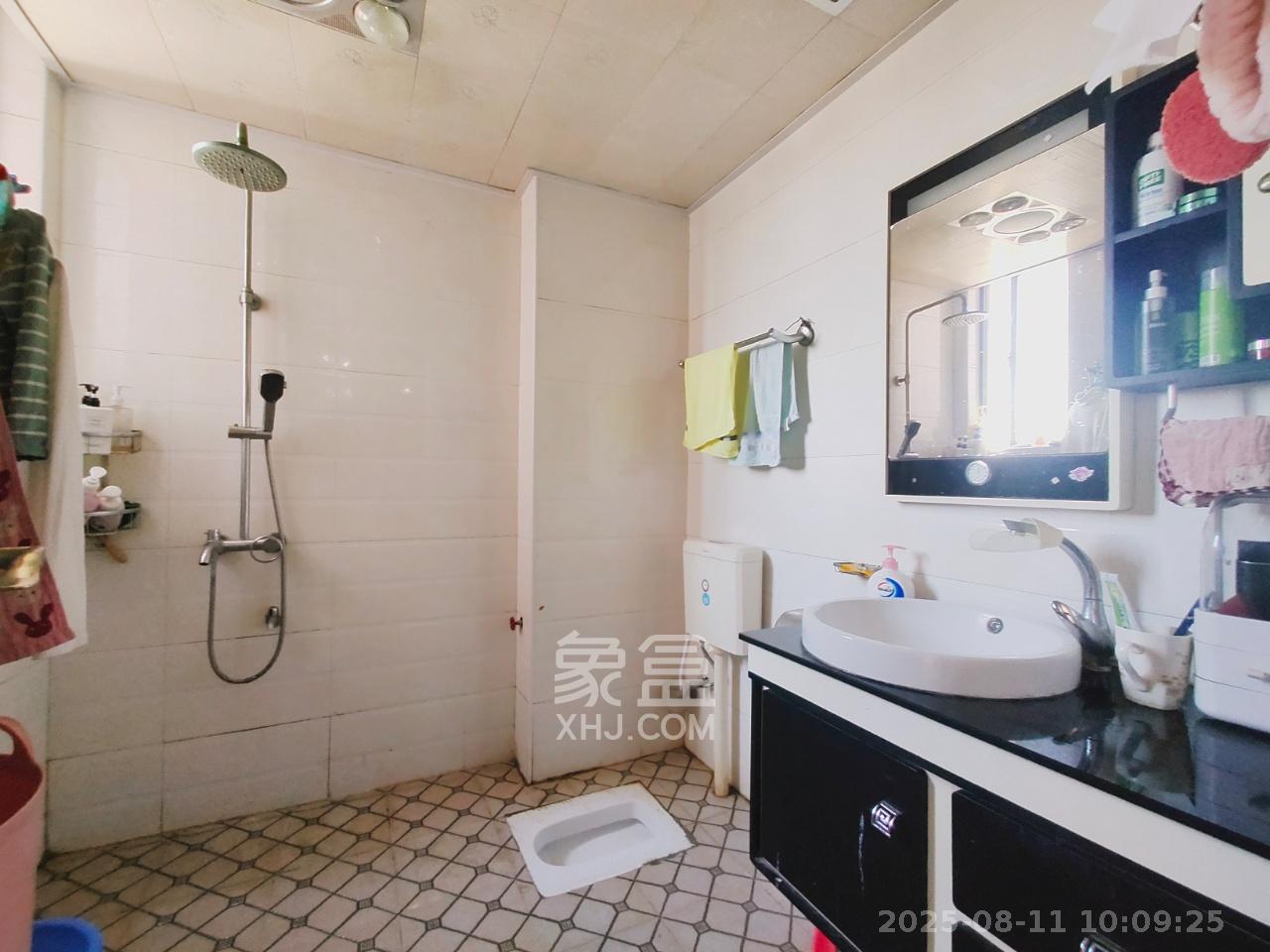 恒生碧水龙庭  2室2厅1卫   1500.00元/月室内图