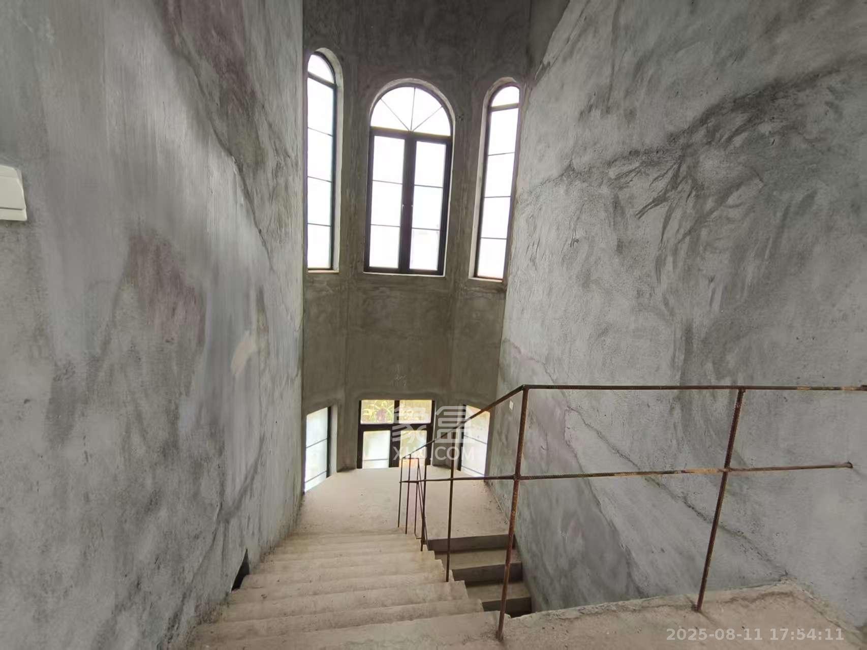 中粮北纬28°别墅 8室4厅4卫 8000.0元/月 中粮北纬28°别墅 8室4厅4卫 8000.0元/月室内图