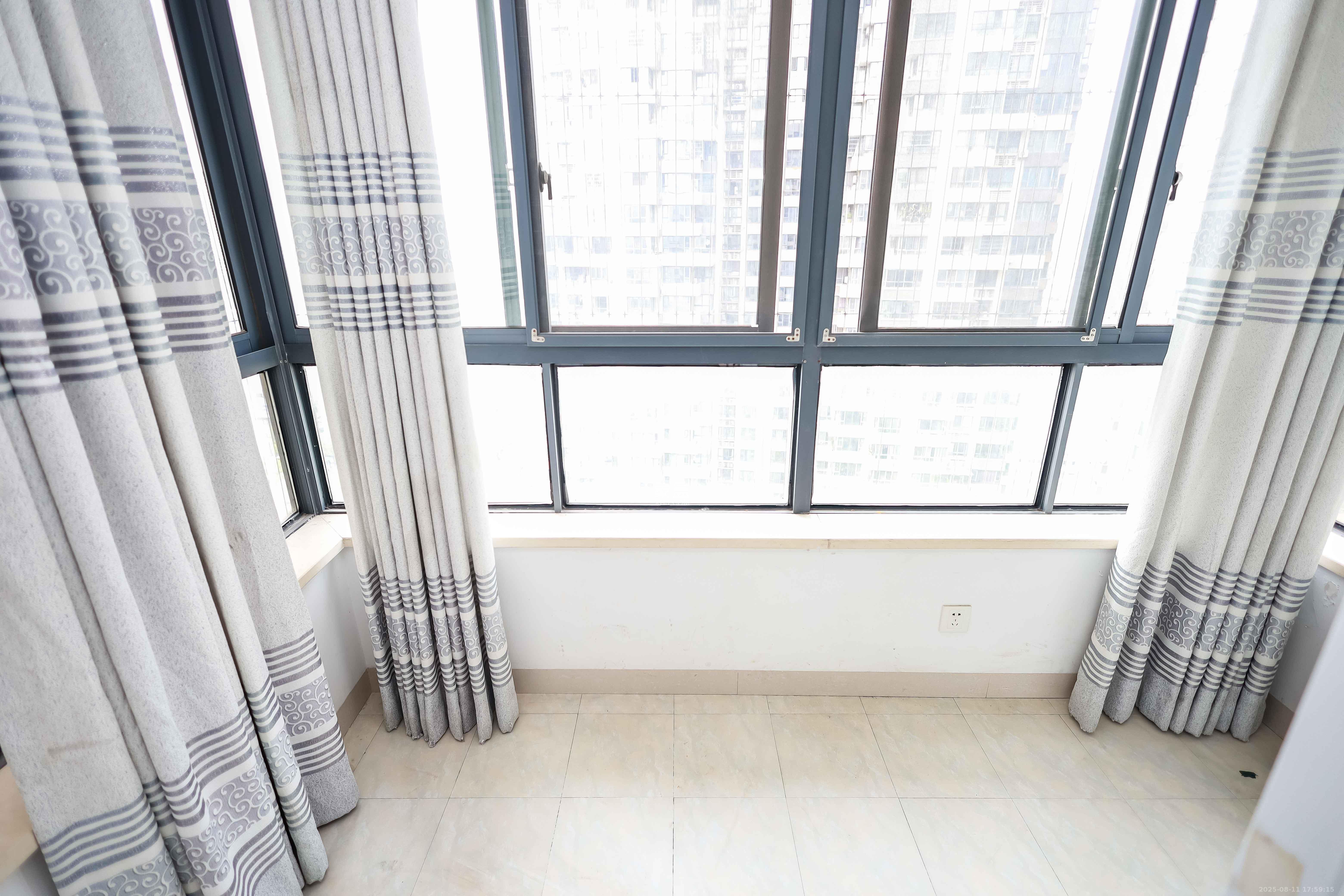 长房时代城  4室2厅2卫    165.0万阳台