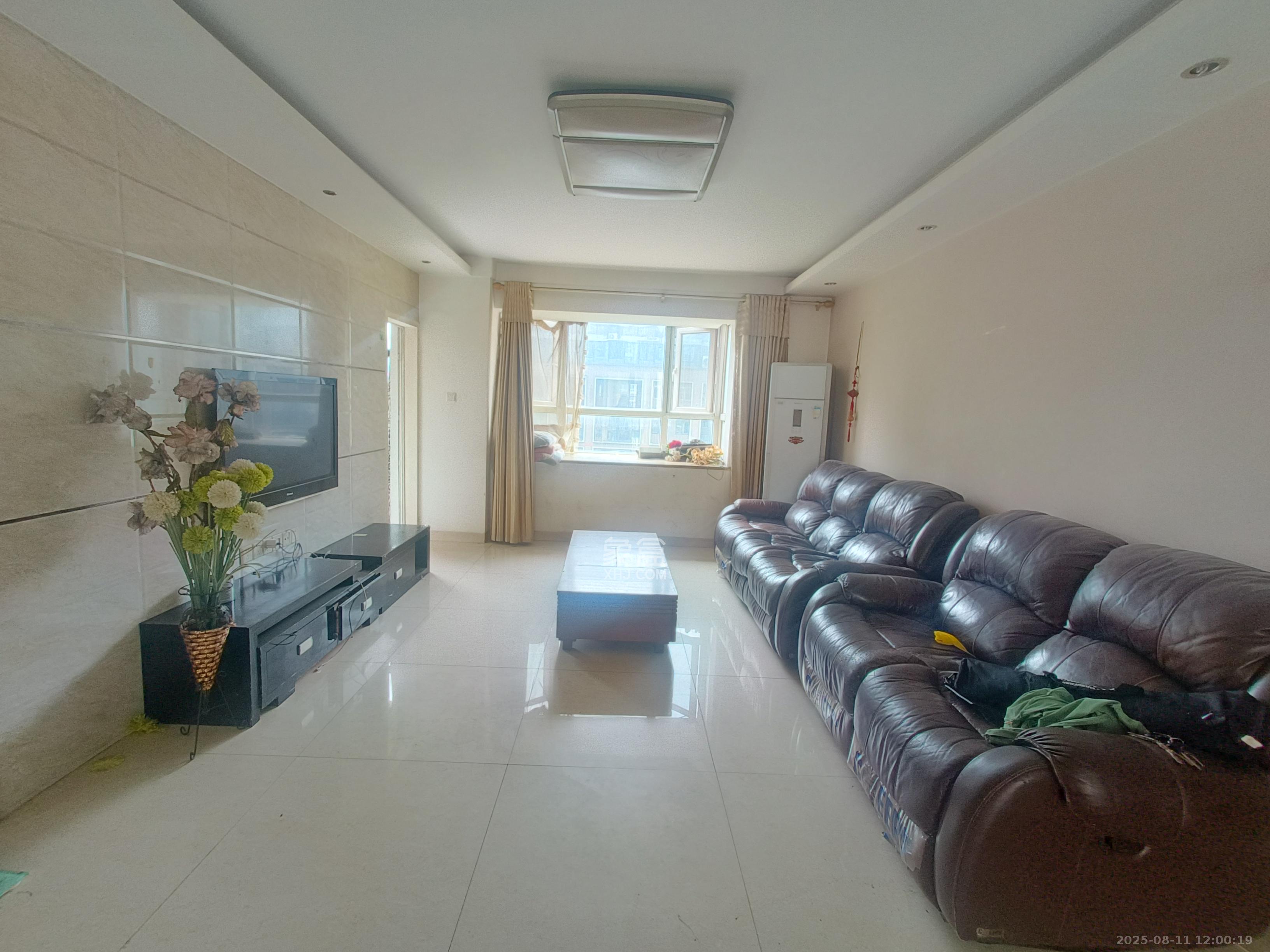 万国城(当代满庭春MOMA)一期  3室2厅2卫    2300.0元/月 万国城(当代满庭春MOMA)一期  3室2厅2卫    2300.0元/月室内图1