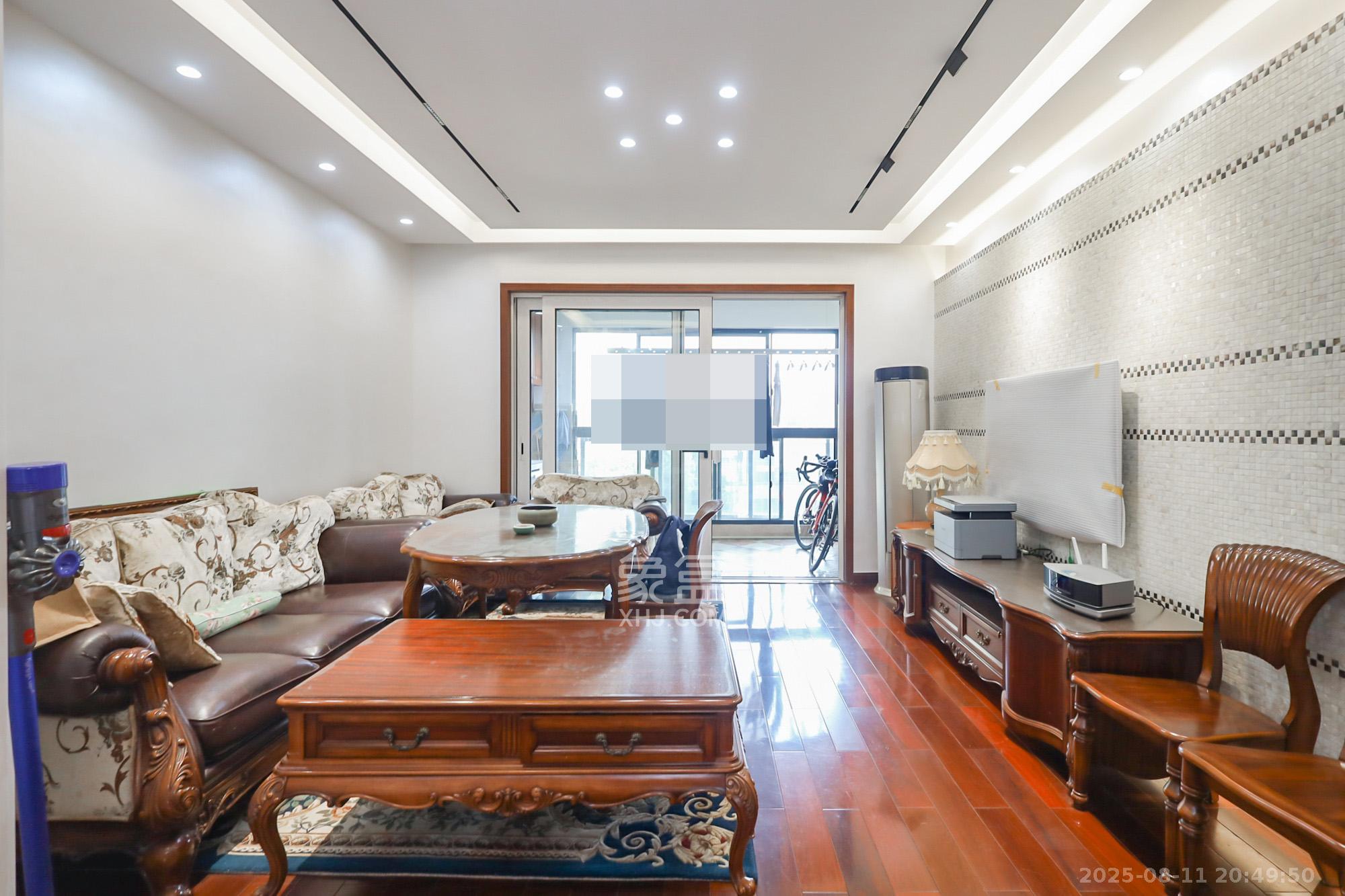 西山汇景一、二期  3室2厅2卫    196.0万 西山汇景一、二期  3室2厅2卫    196.0万客厅