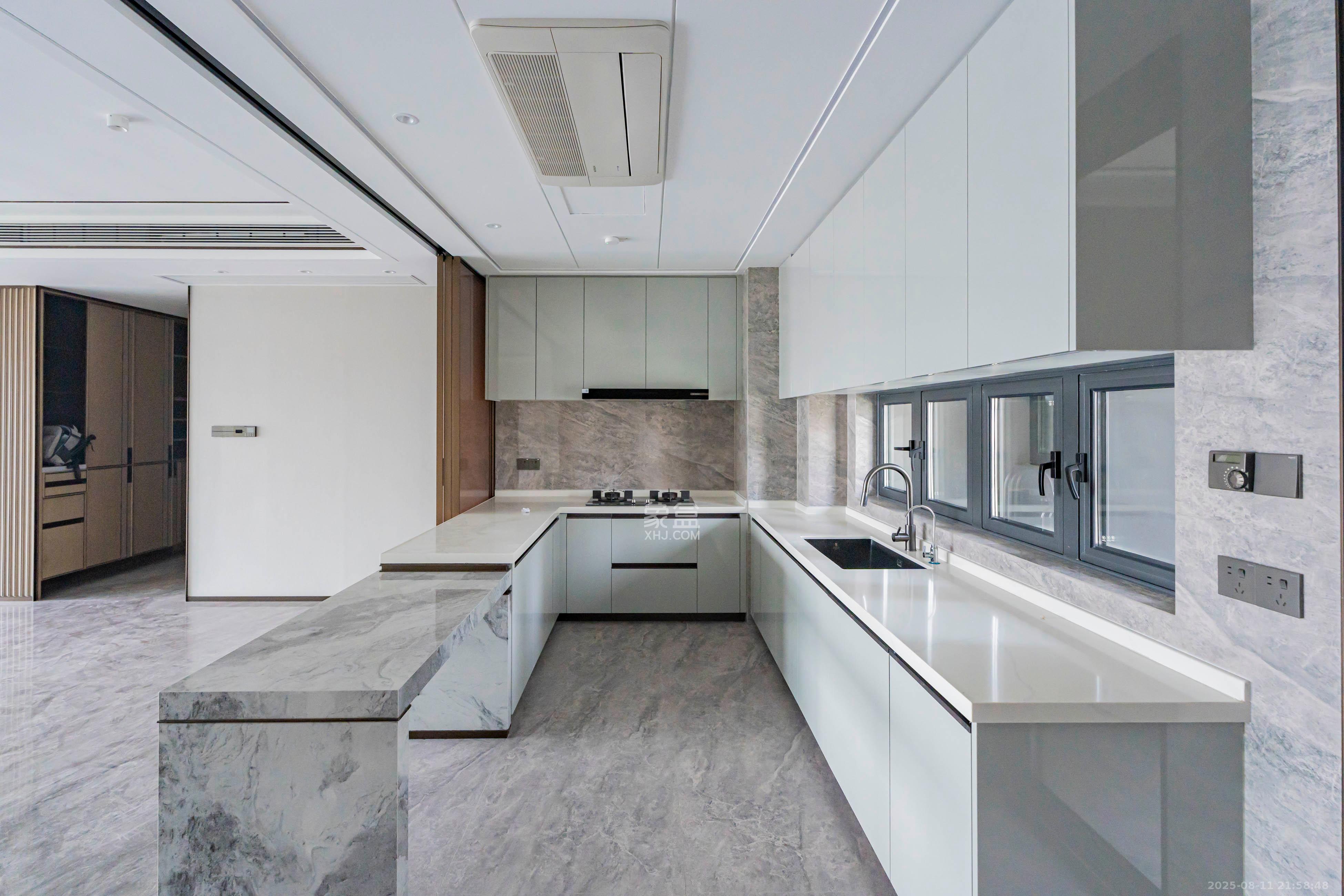 建发养云  4室2厅3卫   580.00万厨房