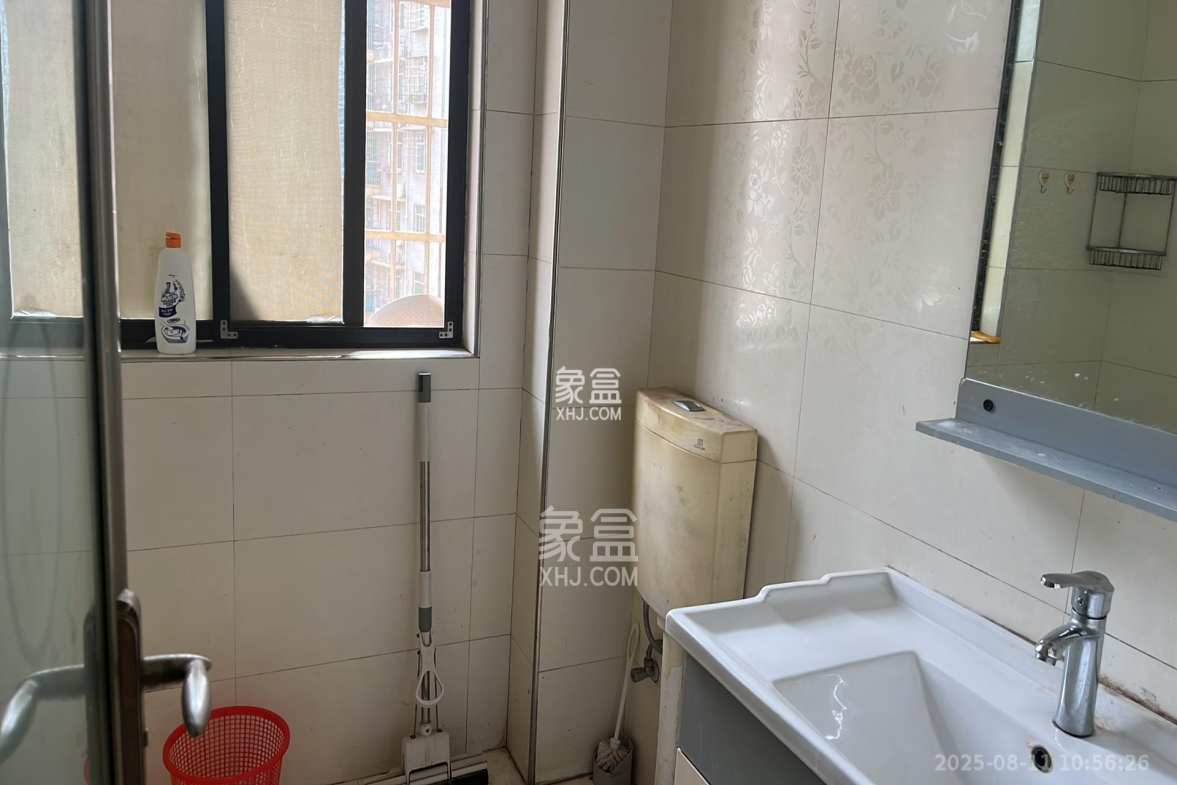 康斯丹郡(融程领秀佳园)  1室2厅1卫    1600.0元/月 康斯丹郡(融程领秀佳园)  1室2厅1卫    1600.0元/月室内图