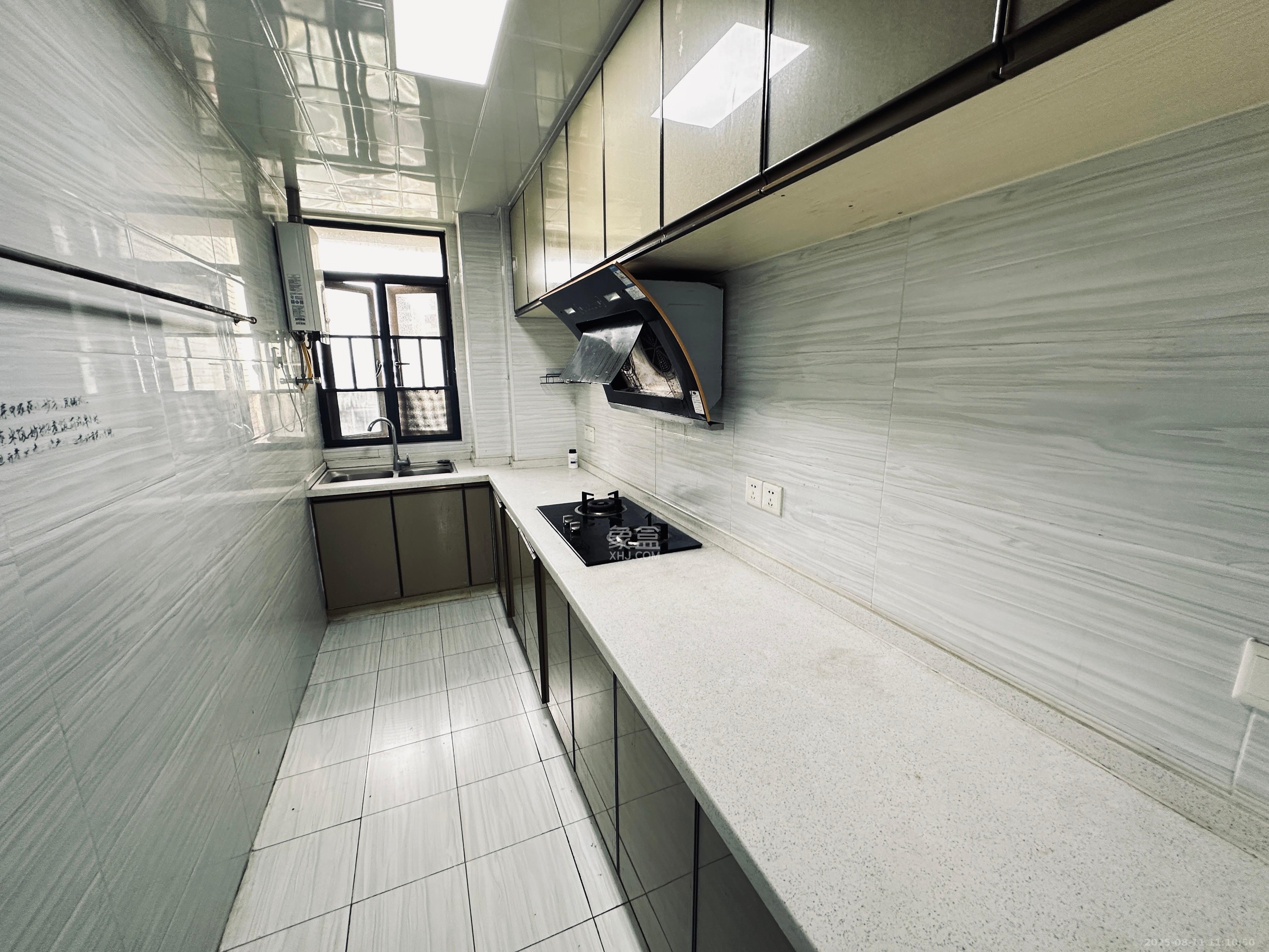 西山汇景一、二期  3室2厅2卫    3500.0元/月室内图