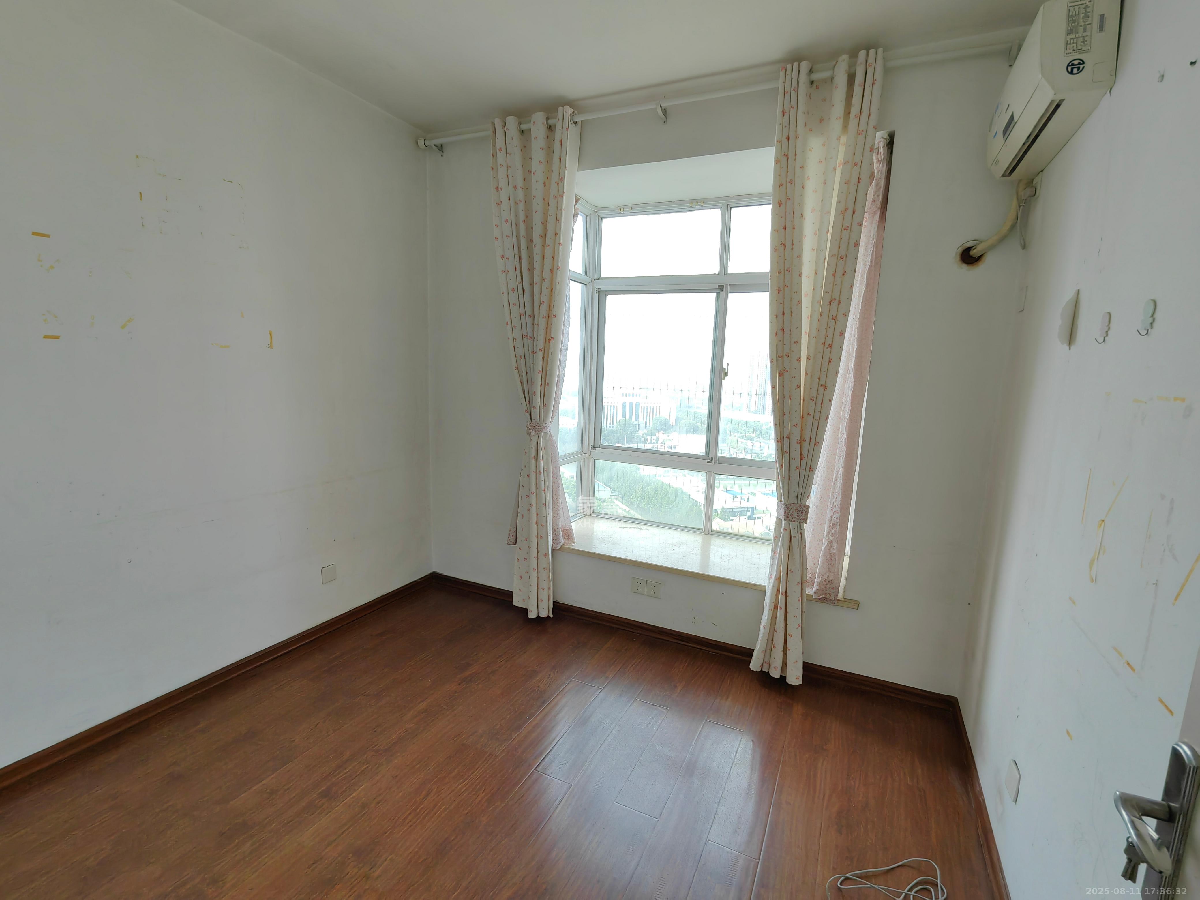 顺天黄金海岸  4室2厅2卫    4200.0元/月 顺天黄金海岸  4室2厅2卫    4200.0元/月室内图