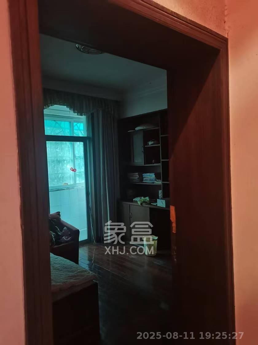 莲湖汽配城  3室1厅2卫    2300.0元/月 莲湖汽配城  3室1厅2卫    2300.0元/月室内图