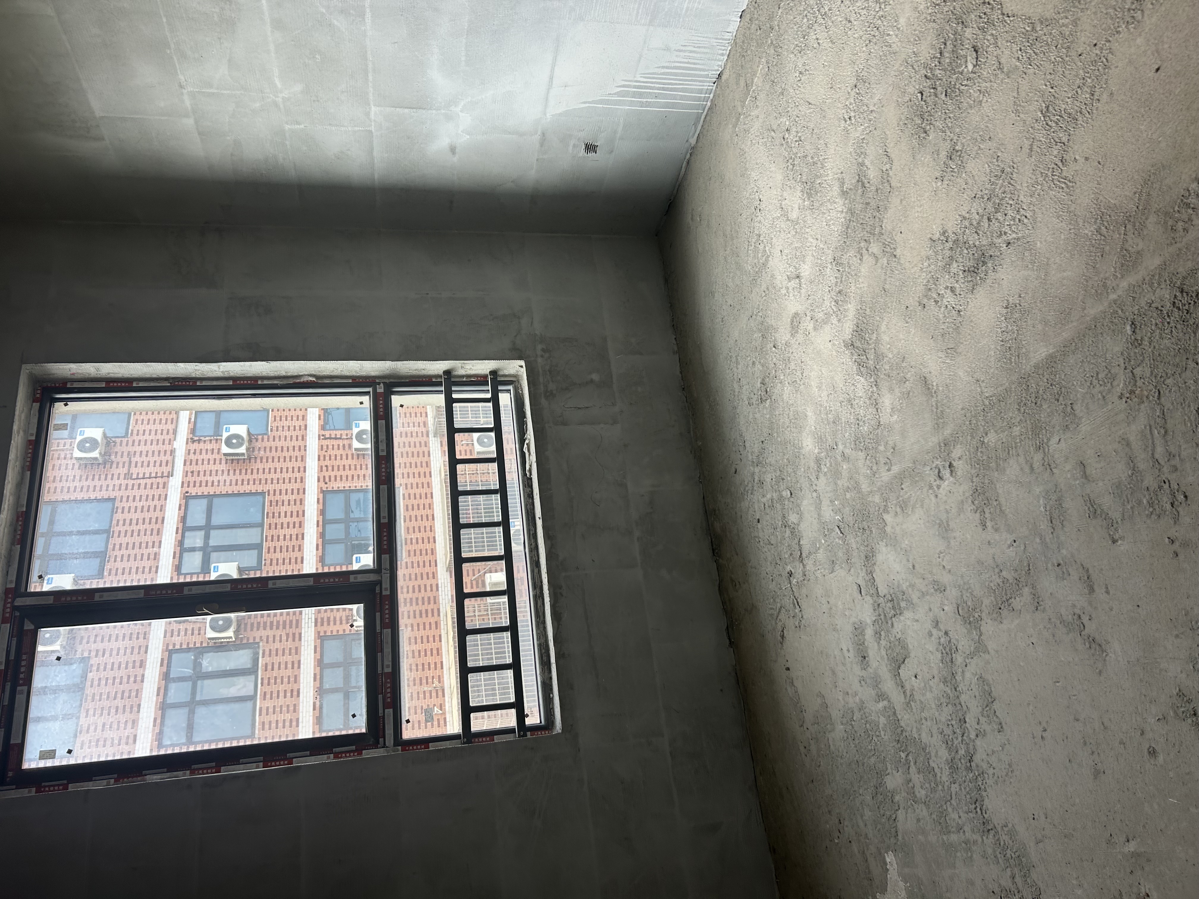 新合作外滩首府  3室2厅2卫    52.8万客厅