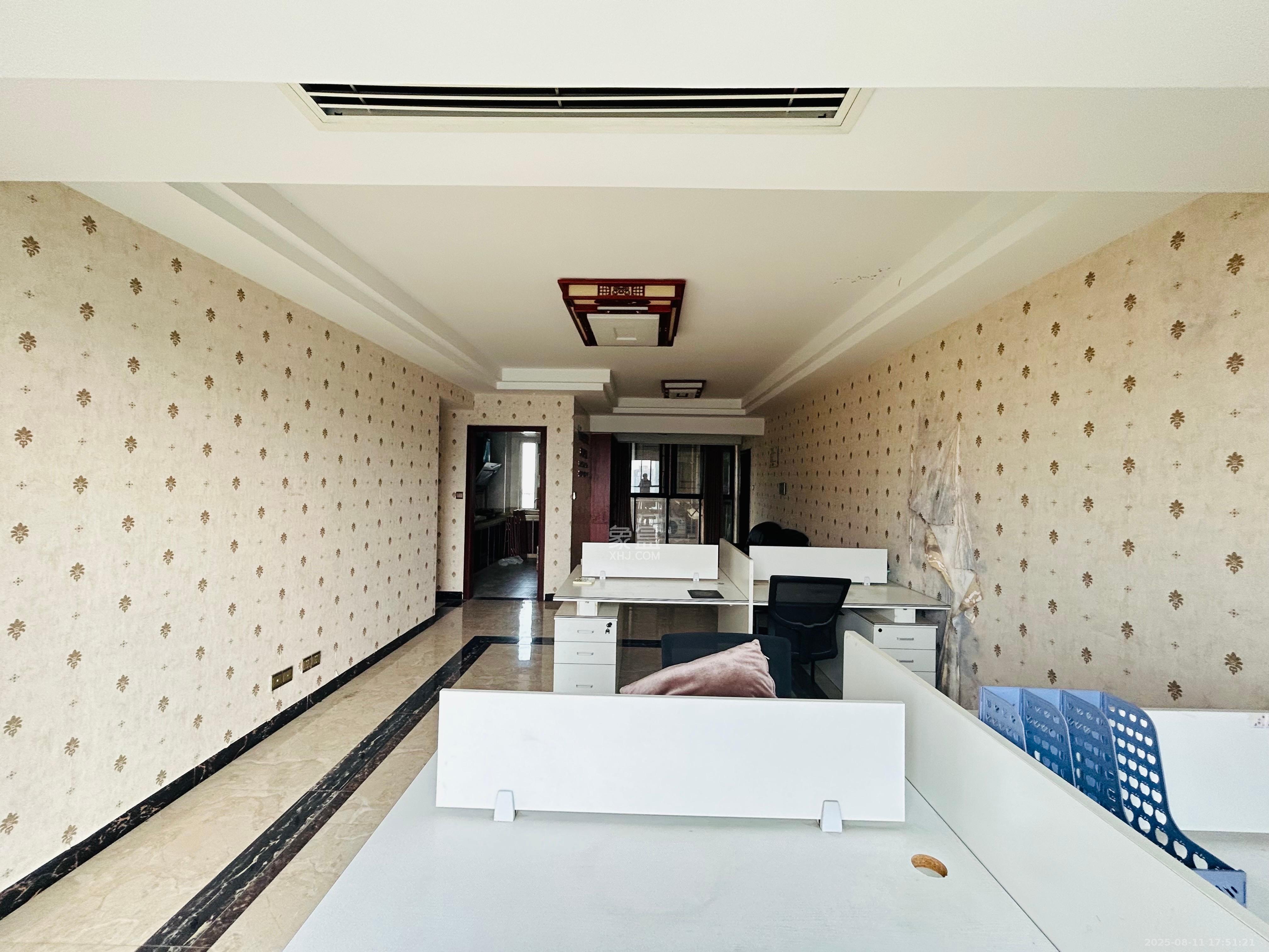 长城雅苑  3室2厅2卫    2800.0元/月 长城雅苑  3室2厅2卫    2800.0元/月室内图