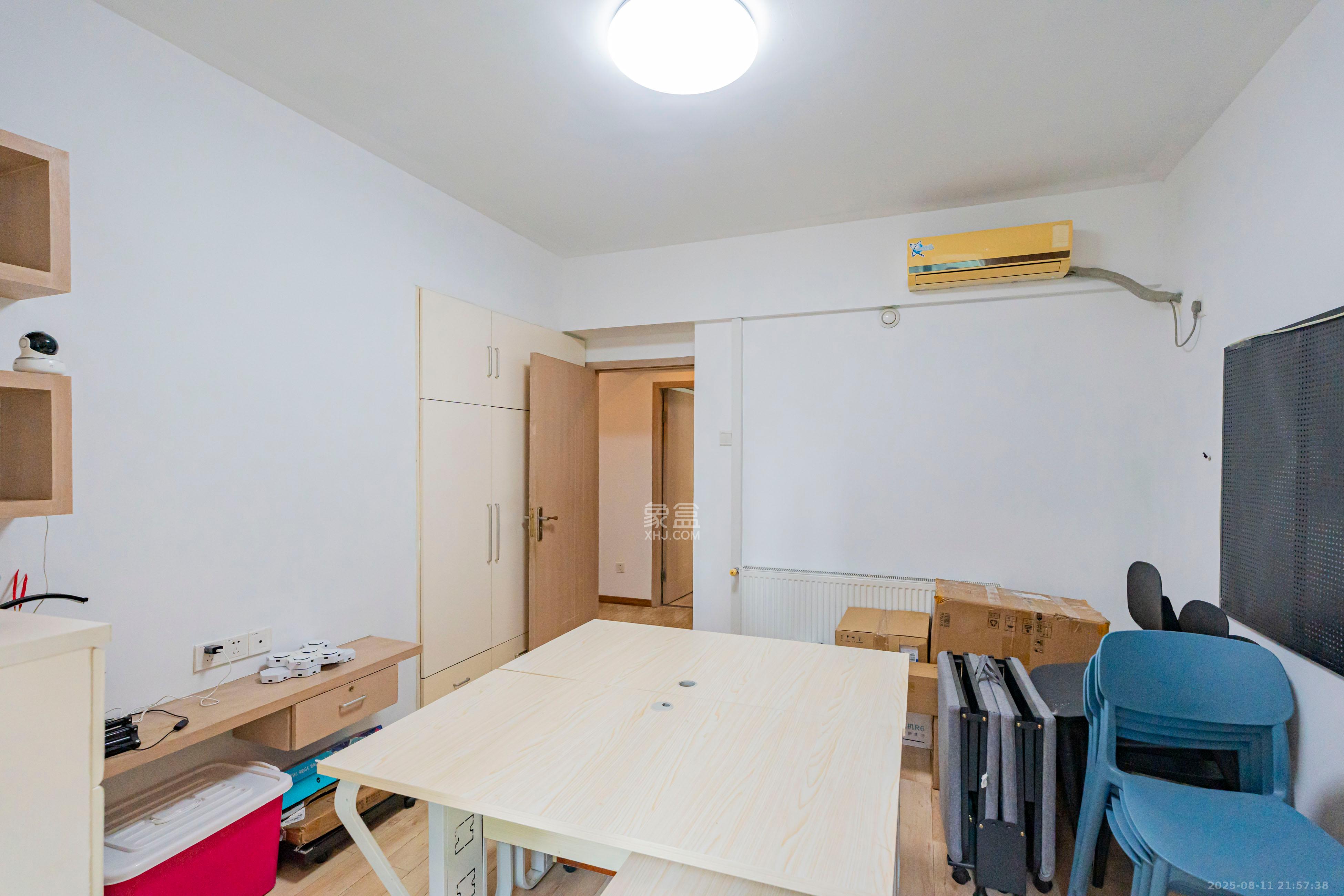 华盛新外滩  2室2厅1卫    108.0万卧室