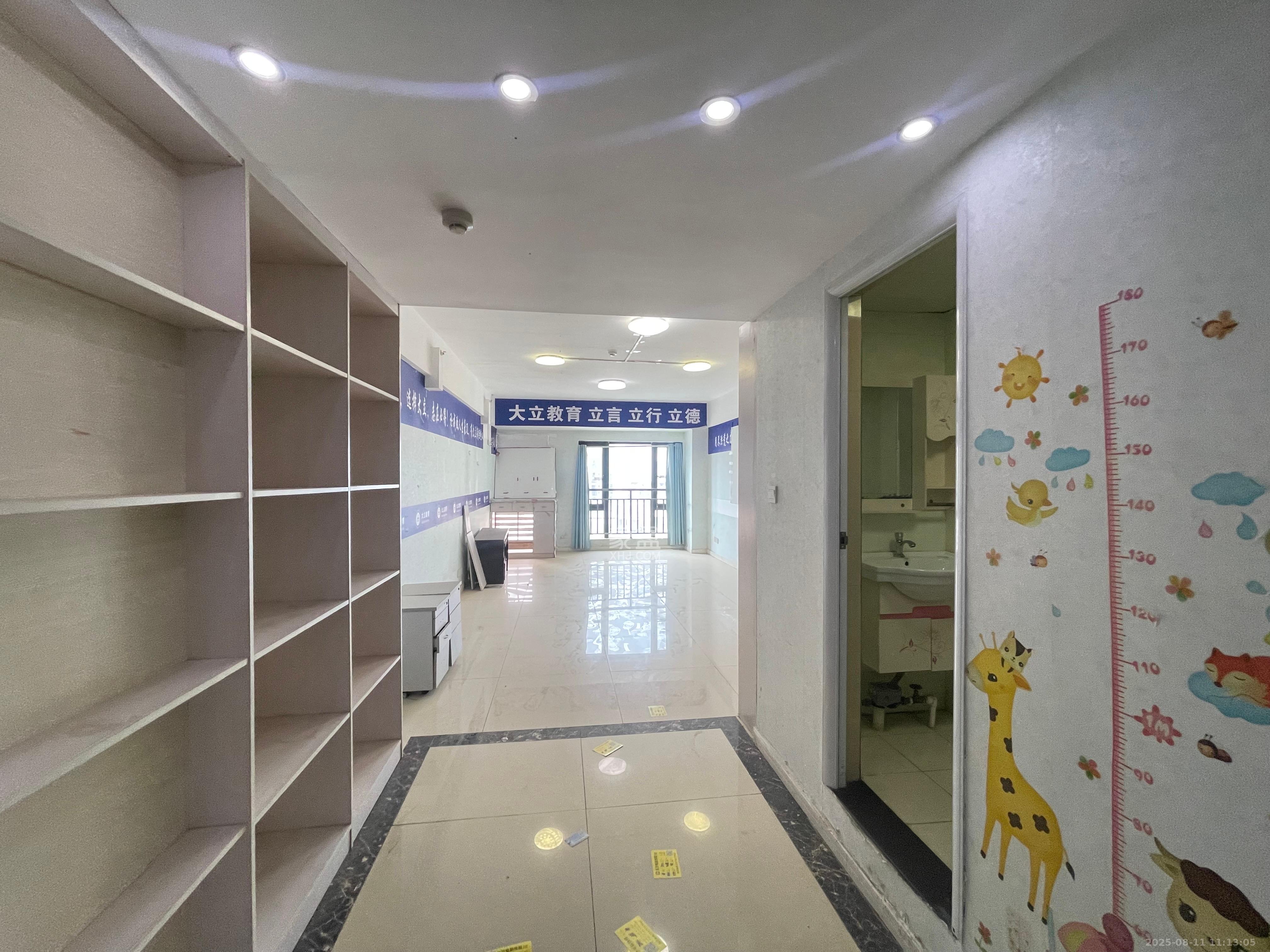 星大峰汇商务楼 1室1厅1卫 1600.0元/月 星大峰汇商务楼 1室1厅1卫 1600.0元/月室内图