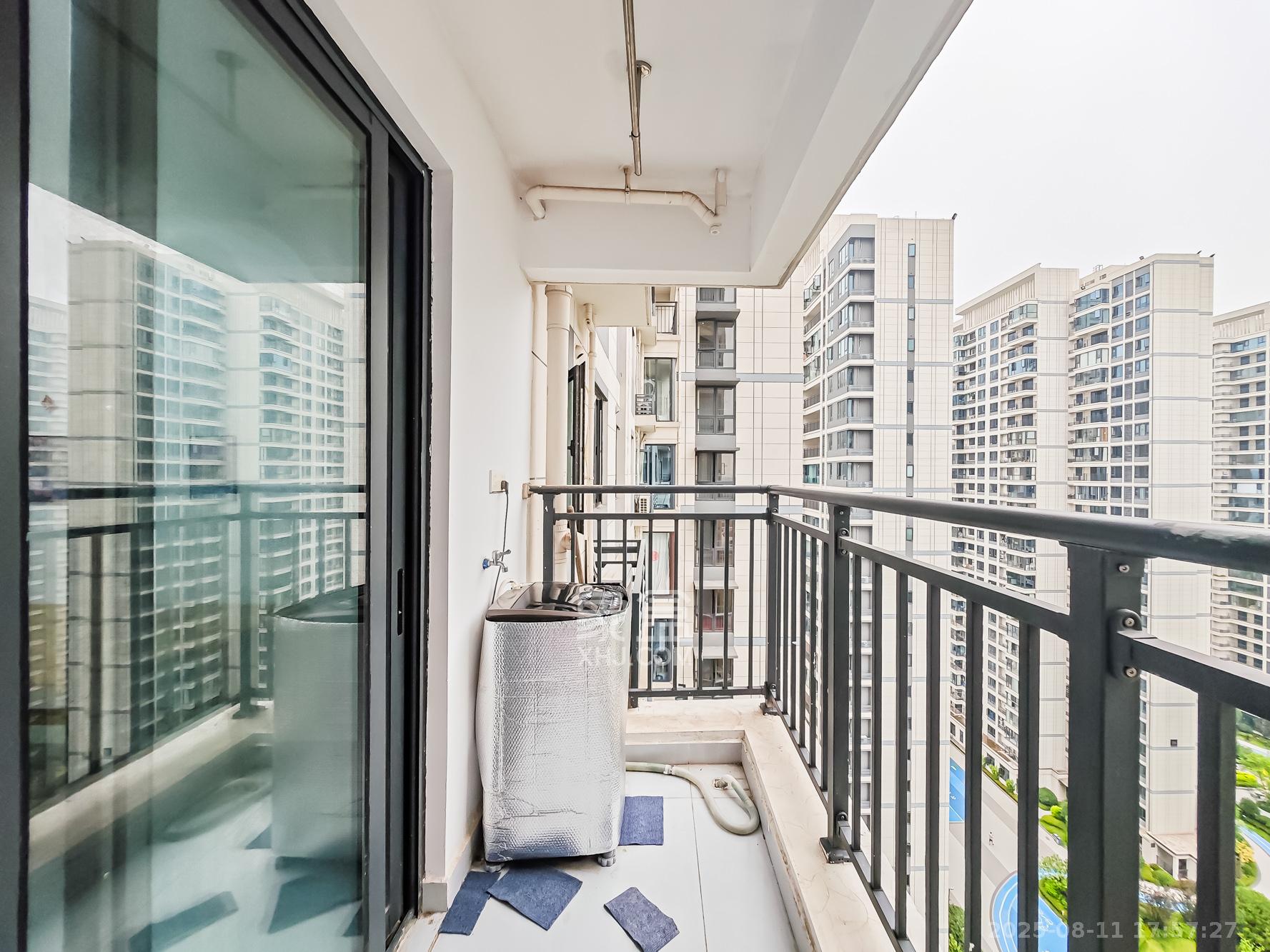 长沙北中心保利时代B区  4室2厅2卫    168.0万阳台