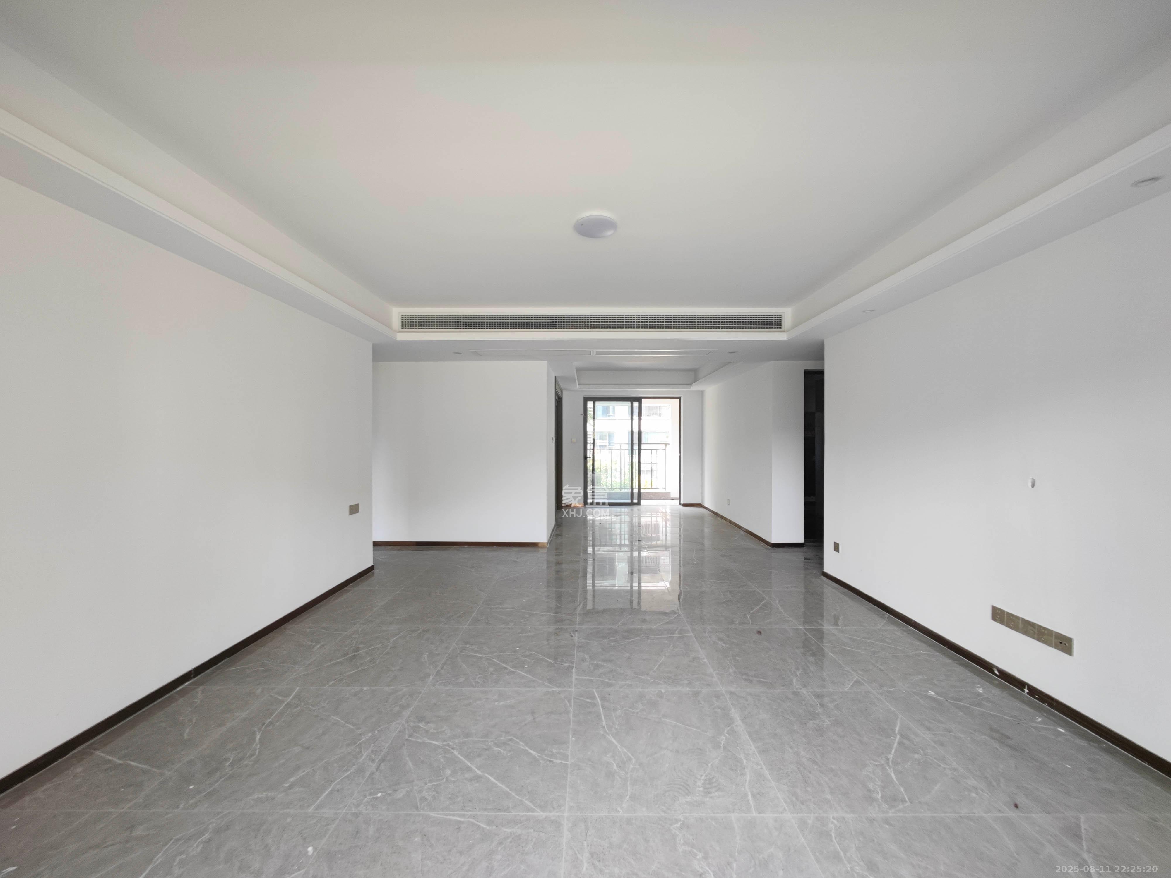 弘阳阳光城天宸府  4室2厅2卫    196.0万客厅