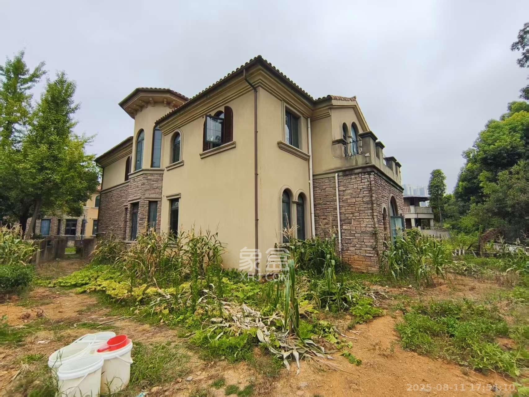 中粮北纬28°别墅 8室4厅4卫 8000.0元/月 中粮北纬28°别墅 8室4厅4卫 8000.0元/月室内图