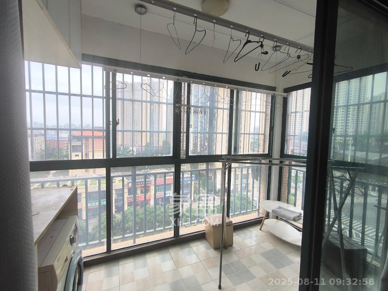 洋湖时代 3室2厅1卫 2000.0元/月 洋湖时代 3室2厅1卫 2000.0元/月室内图