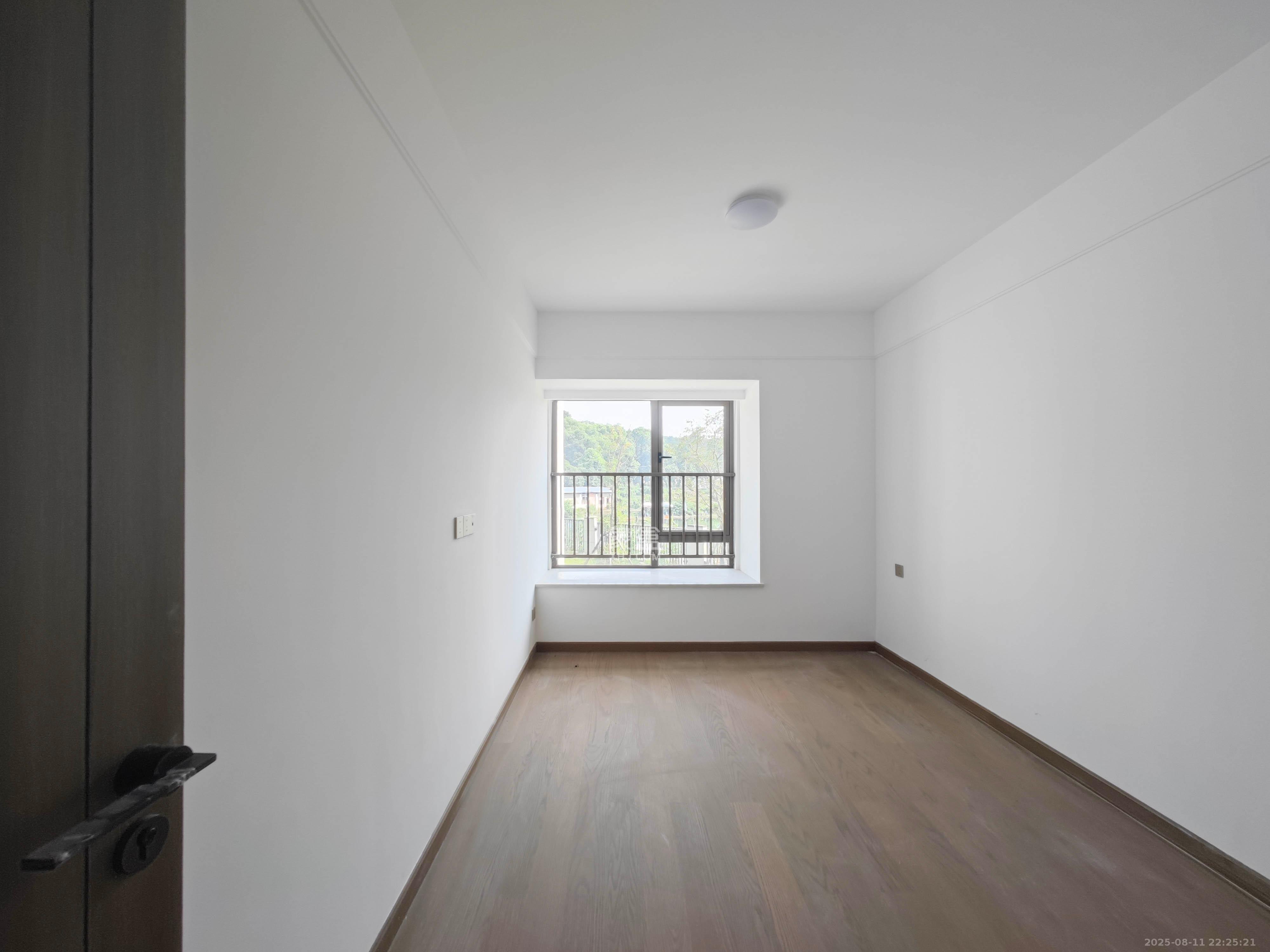 弘阳阳光城天宸府  4室2厅2卫    196.0万卧室