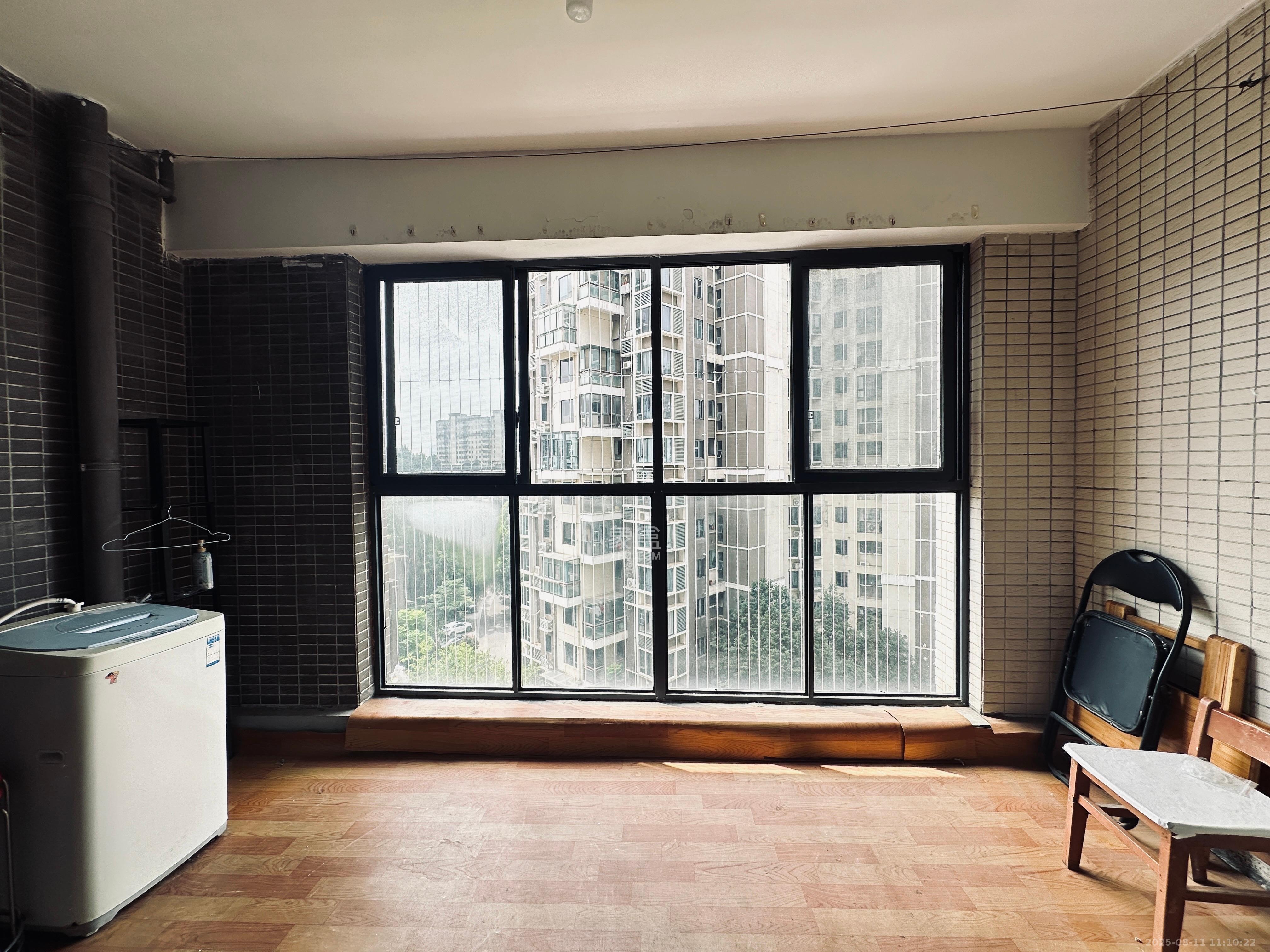 西山汇景一、二期  3室2厅2卫    3500.0元/月室内图