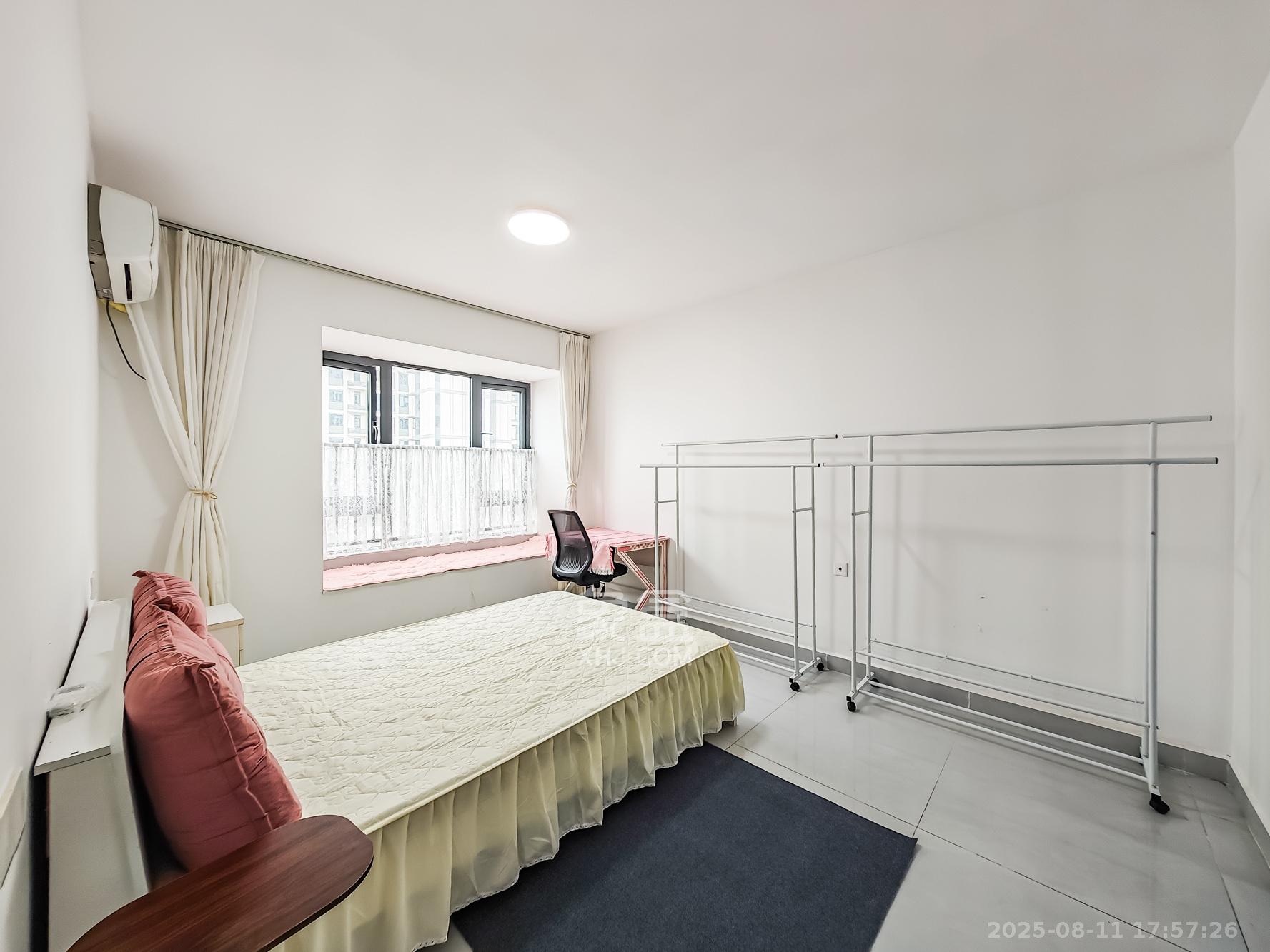 长沙北中心保利时代B区  4室2厅2卫    168.0万卧室