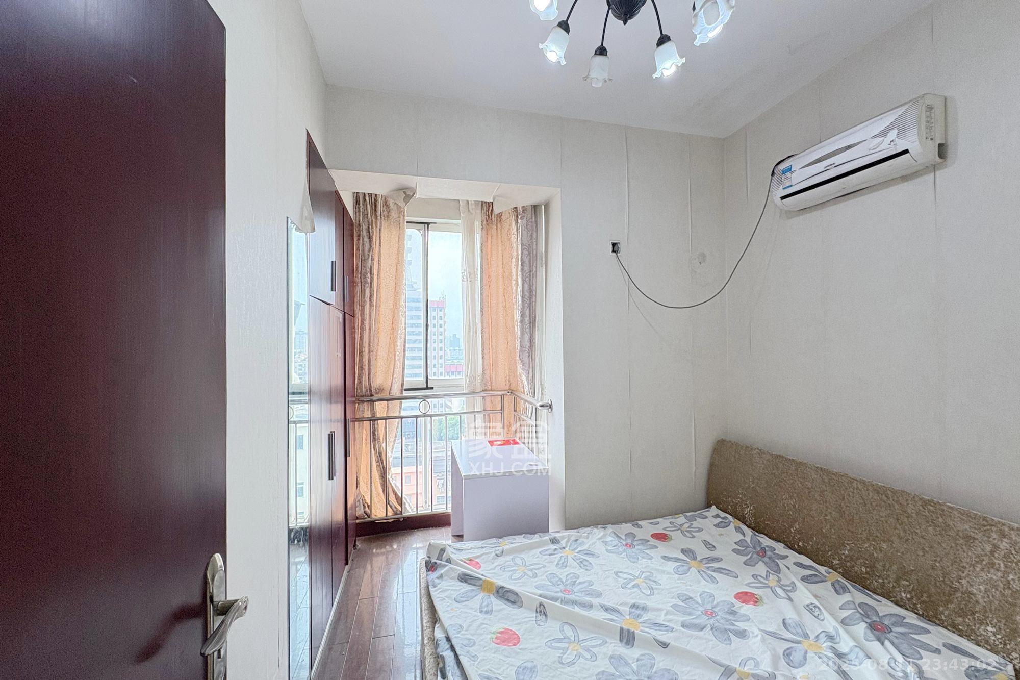 新楚天扶华庭  2室1厅1卫    68.0万卧室