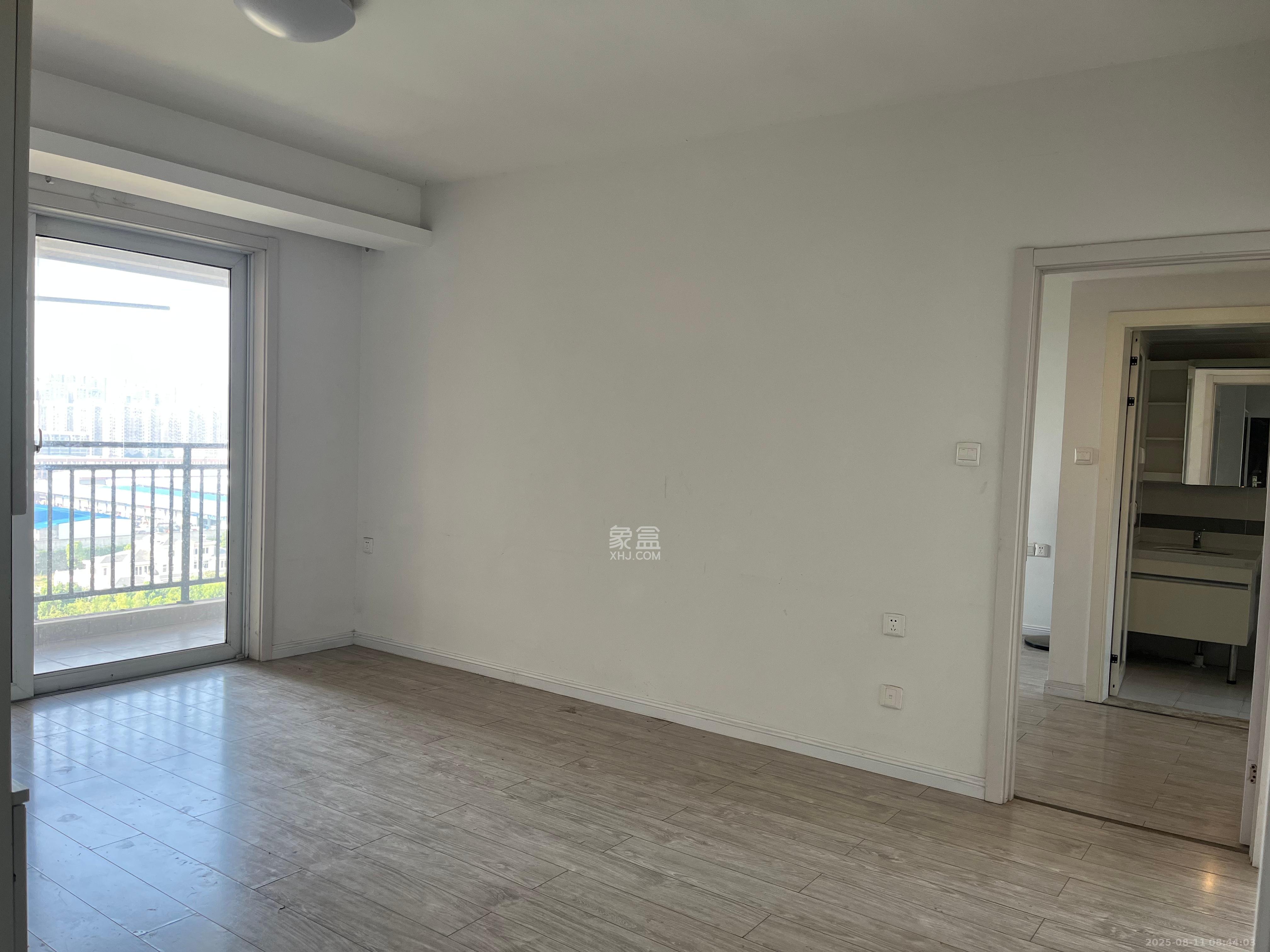 三一街区  4室2厅2卫   1800.00元/月室内图
